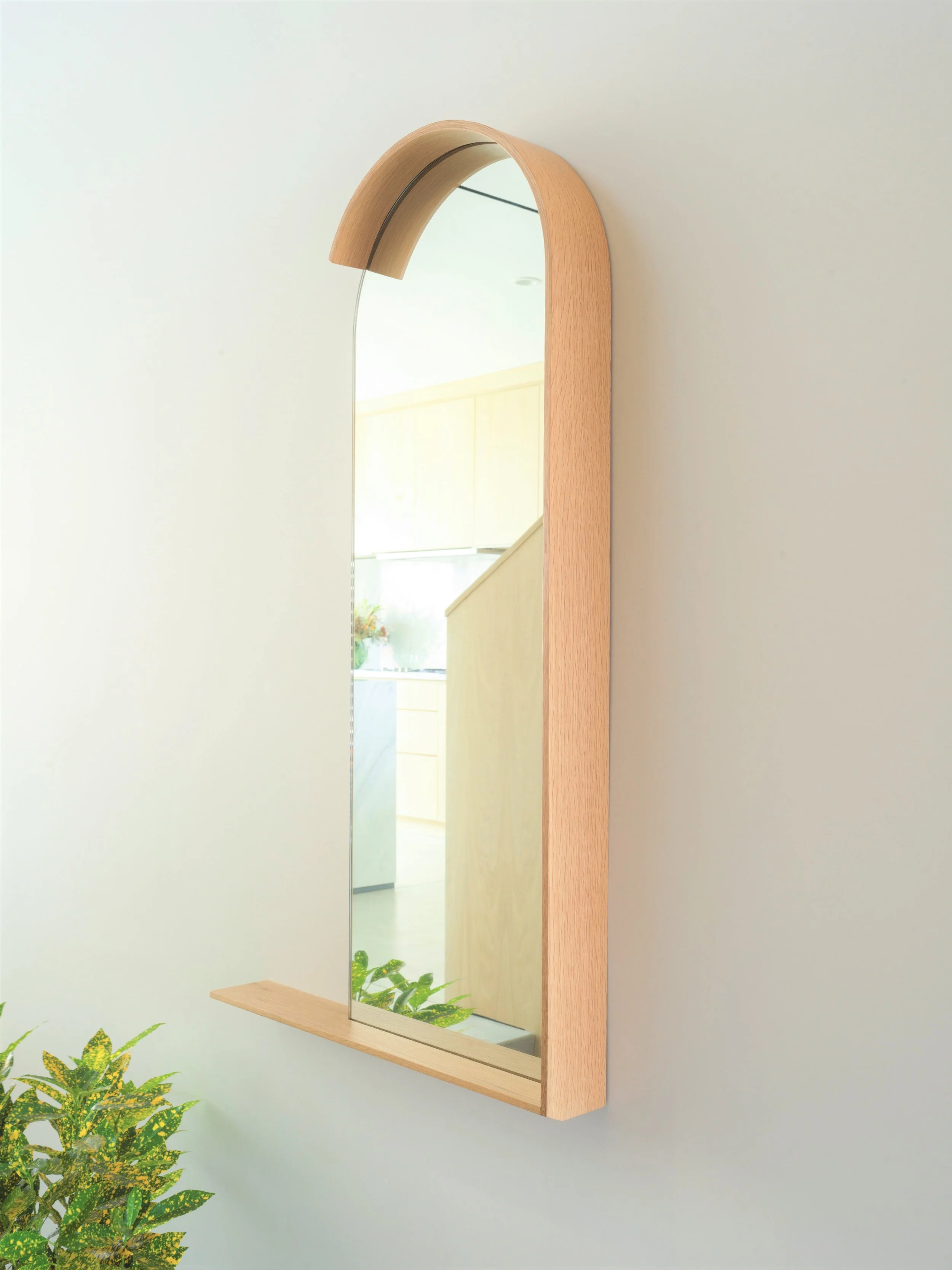 TJS Portrait Mirror natural oak 24 scene.jpg