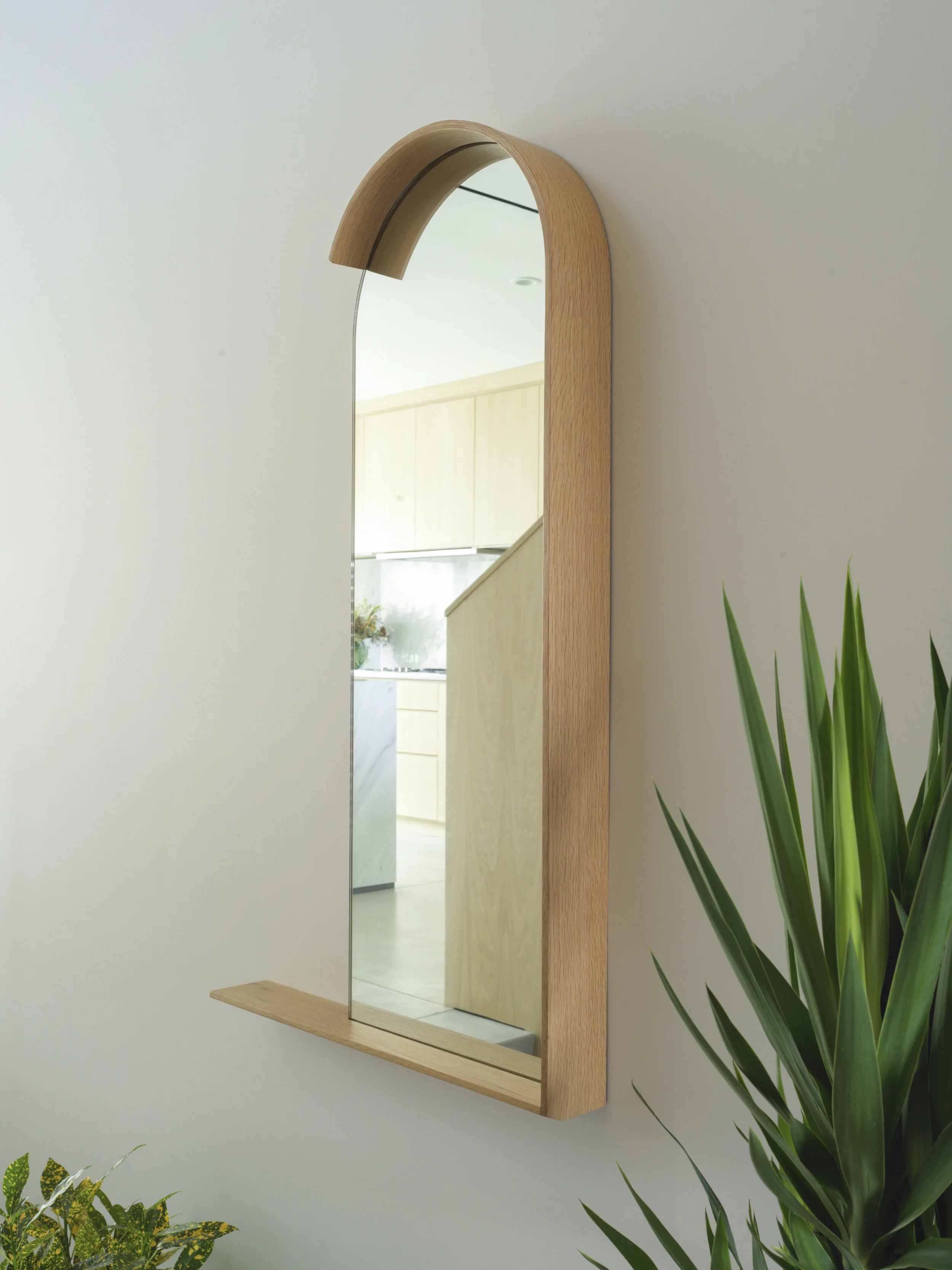 TJS Portrait Mirror natural oak 25 scene.jpg