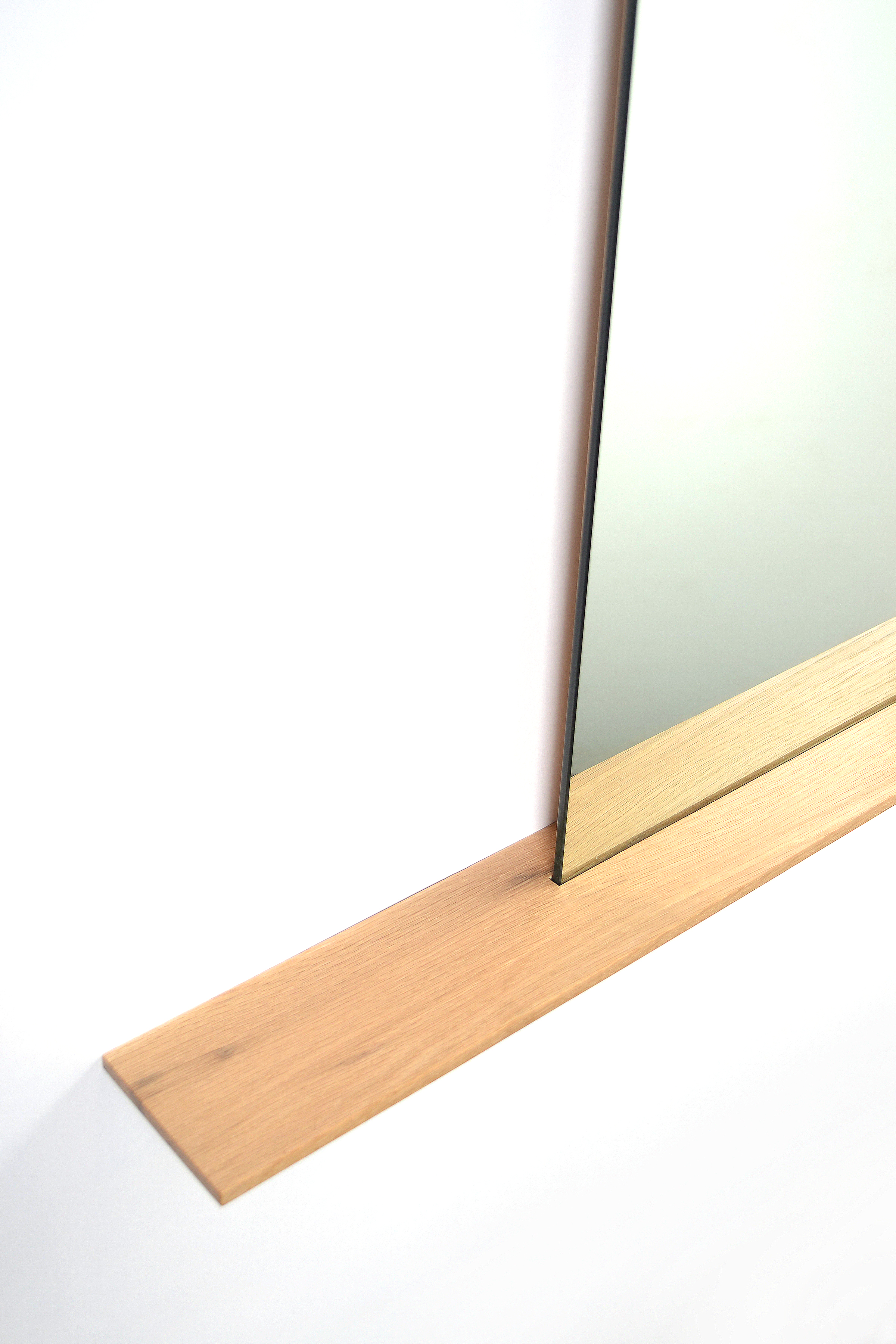TJS Portrait Mirror natural oak detail 2839.jpg