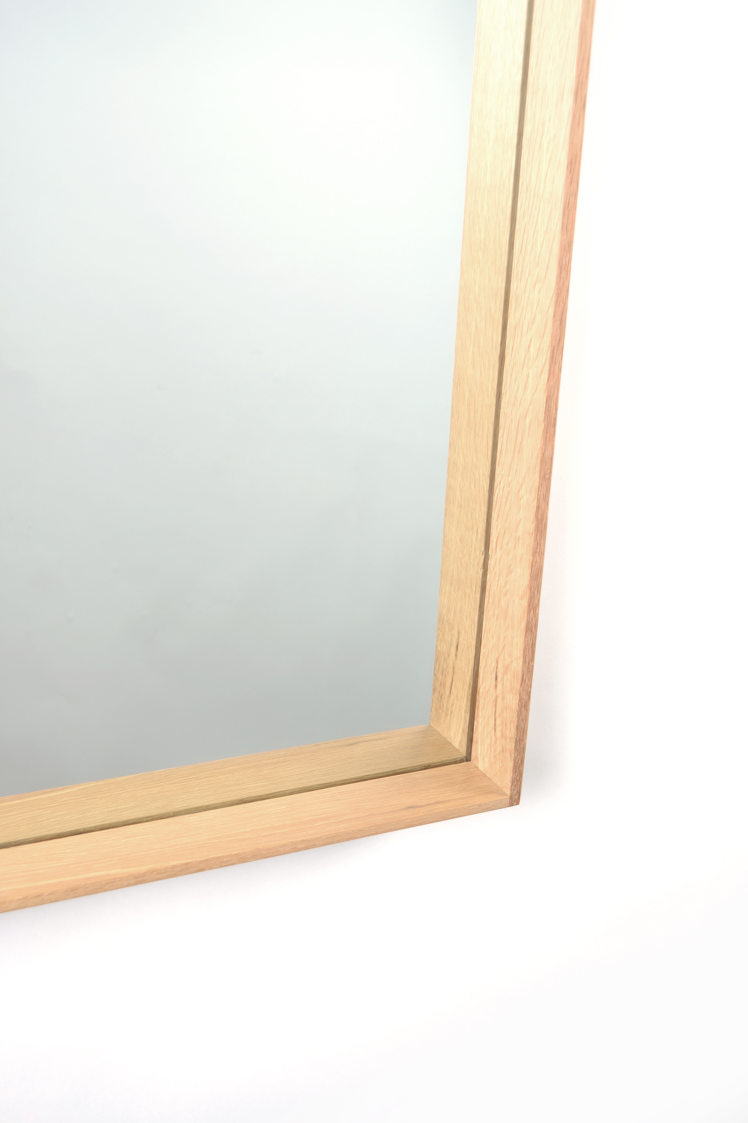 TJS Portrait Mirror natural oak detail 2838.jpg