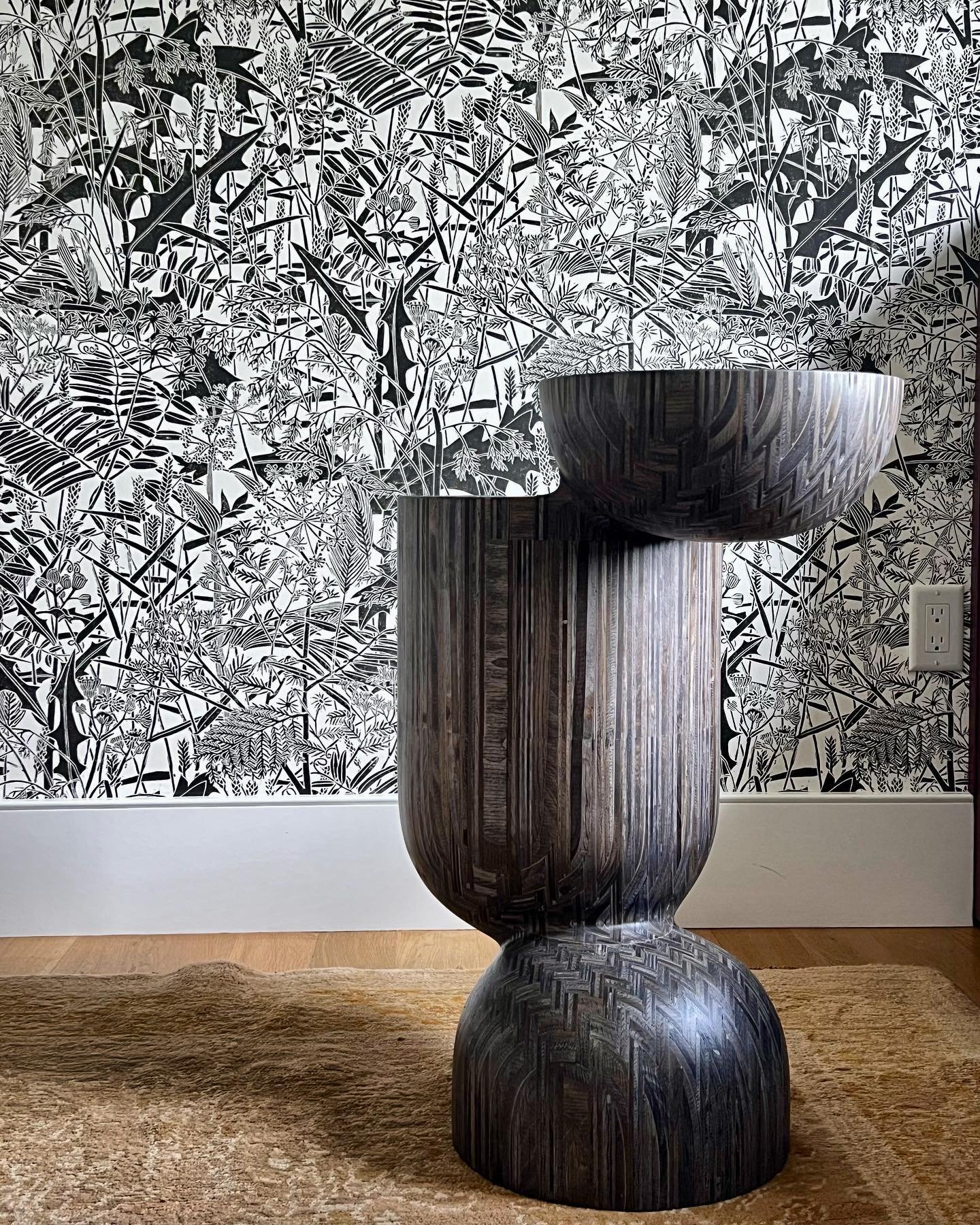 This Nerikomi Side table was made for a beautiful project in the berkshires by @nicolelanteridesign 

Photo courtesy of @nicolelanteridesign 

#studiofurniture #treyjonesstudio #plywood #art #design #woodworking #sculpture #artfurniture #designfurnit