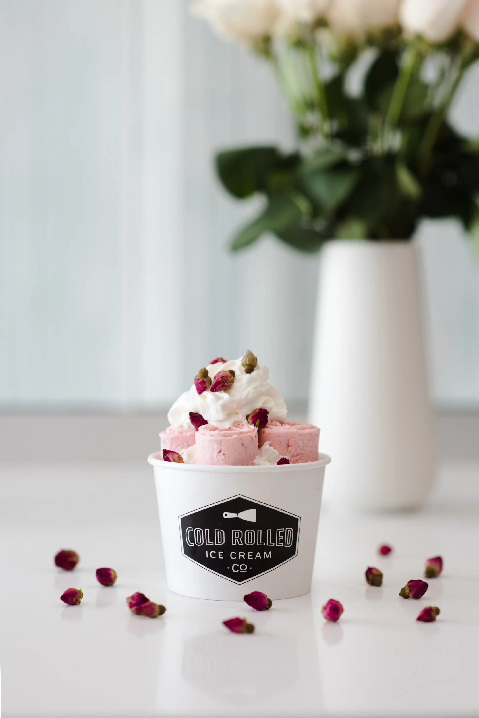_NN06077_White Chocolate Rose1.jpg