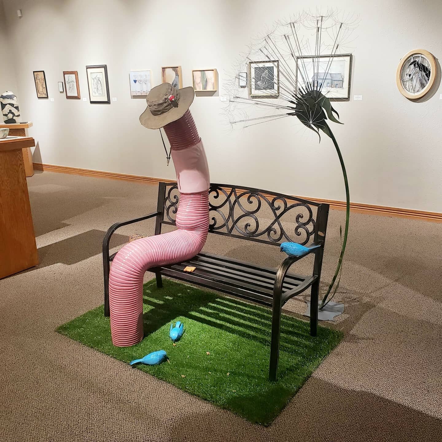 "Mourning Ritual"
@Dienes cultural center in Russell KS till July 30th...
#sculpture #artwork #worm #birds #dandelion #bench #artshow #dienesculturalcenter #russell #kansas