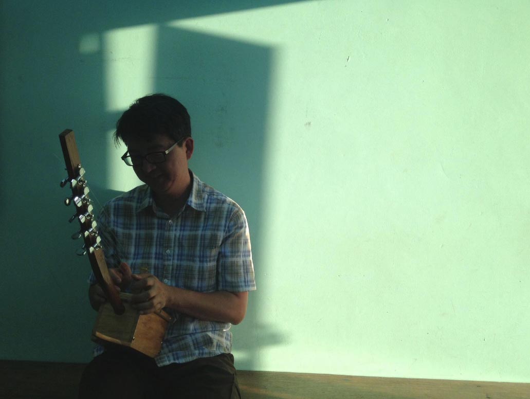 Here I am playing my friend Colter Harper's seperewa at his office. He's a visiting professor of music here in Ghana and he's also one of Nathaniel's teachers.