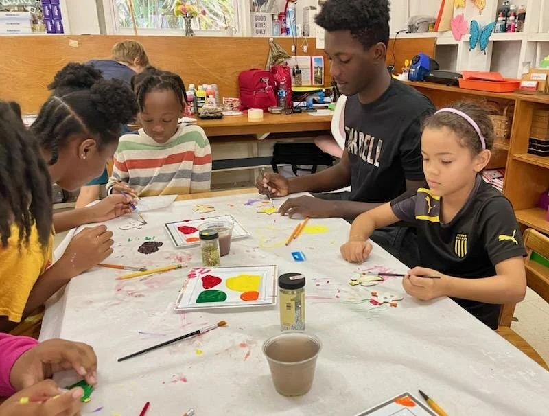 MUN Students Lend a Hand in Montessori 