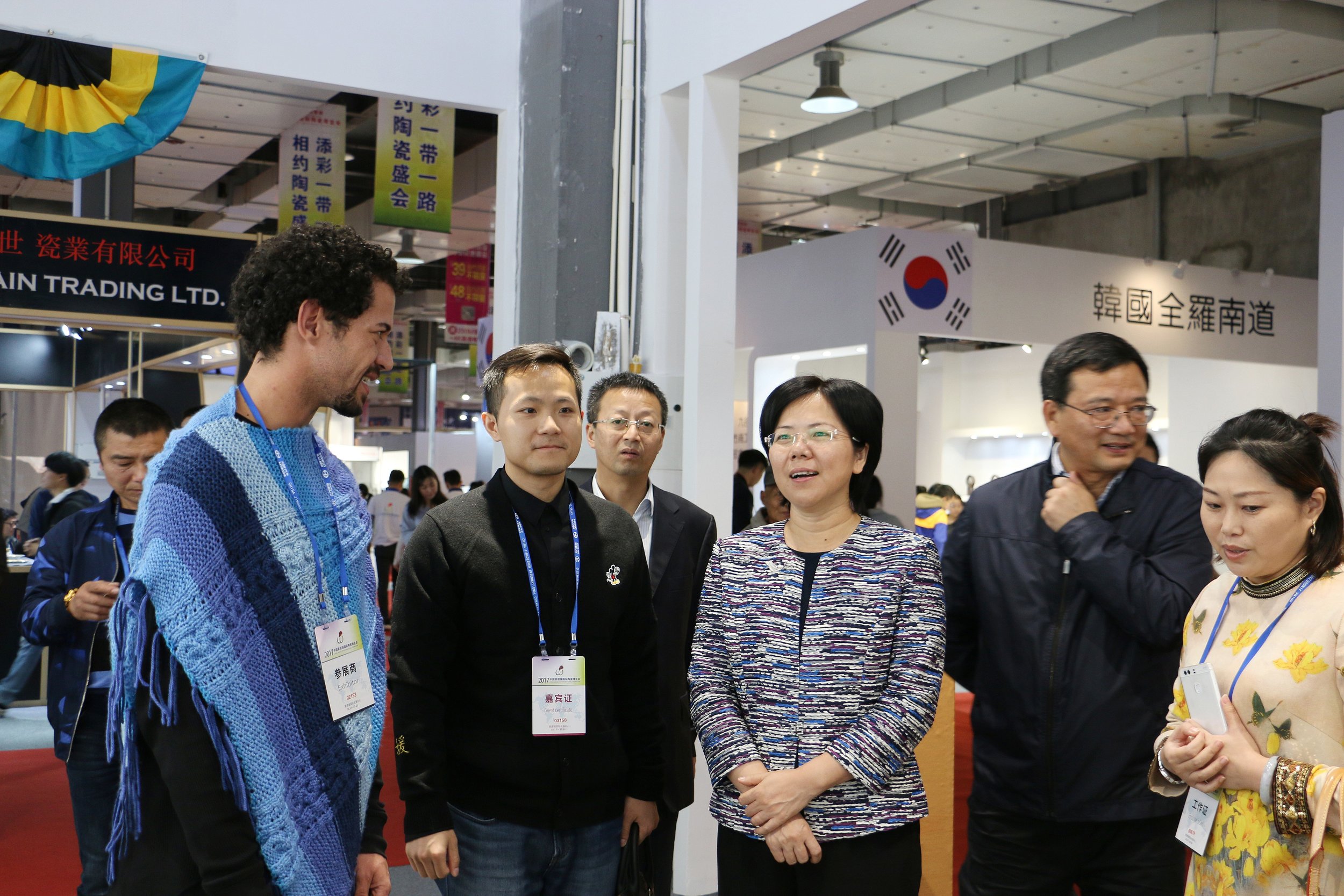 Bahamian artist Alistair Stevenson (left), speaks with Jingdezhen Mayor Yi Mei (centre) and her delegation to The Bahamas' booth at the Ceramics Fair.jpg