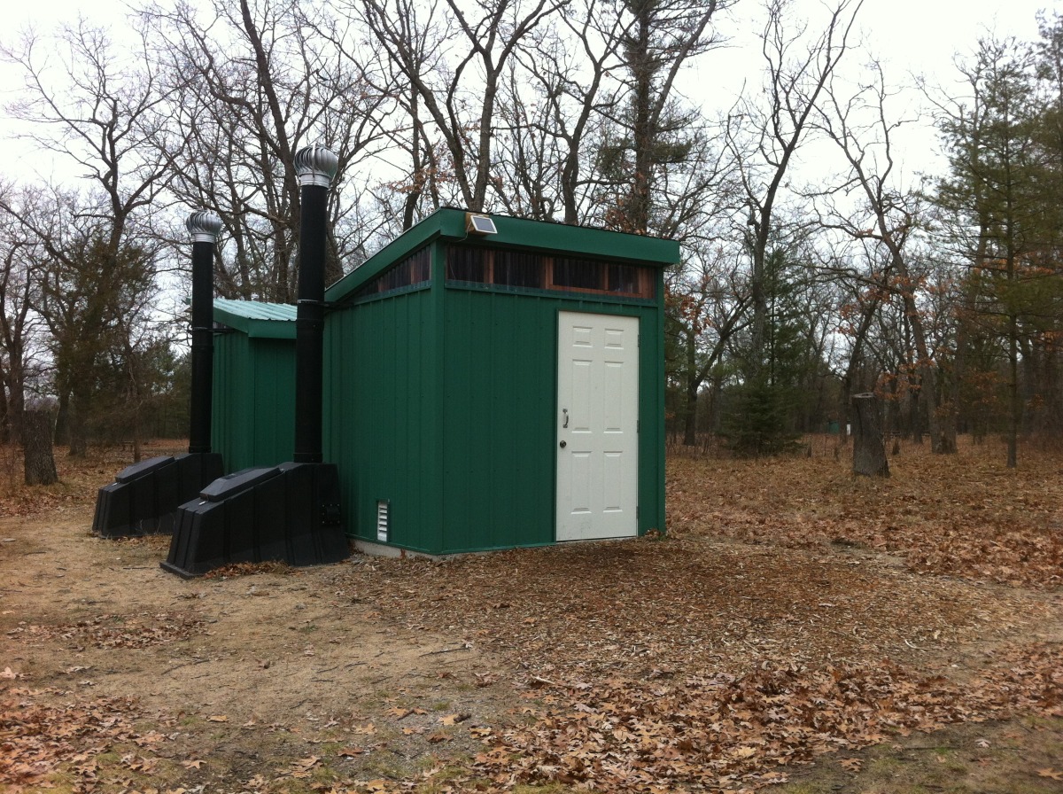 outhouse03.jpg
