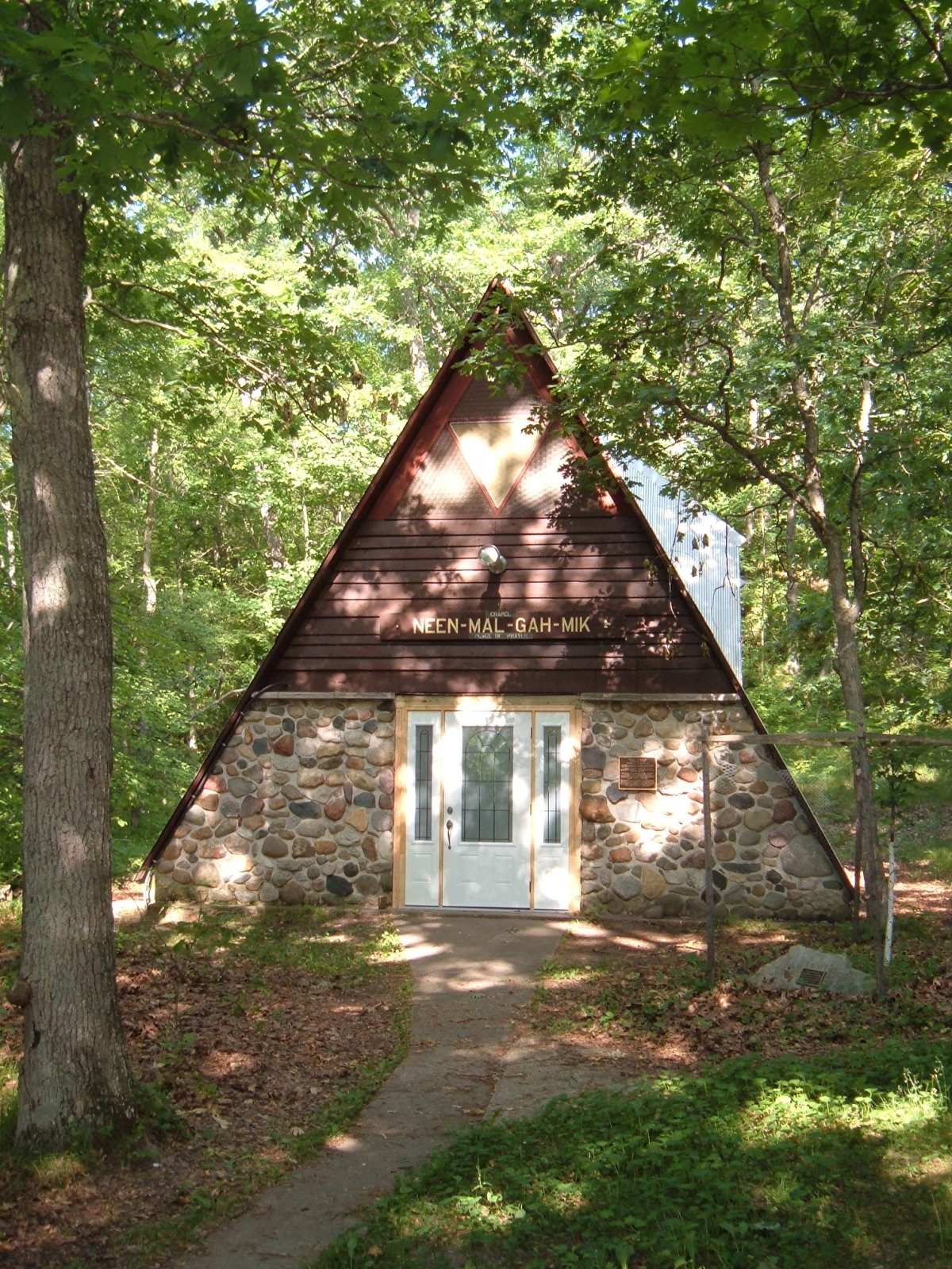 chapel01.jpg