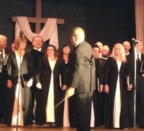 Guy & Choirphoto-37.jpg