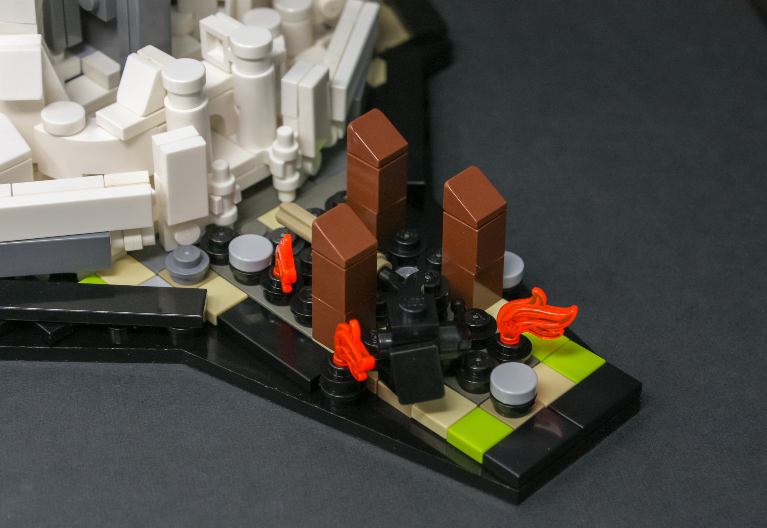 The Orc army features several siege towers, and the battering ram "Grond."