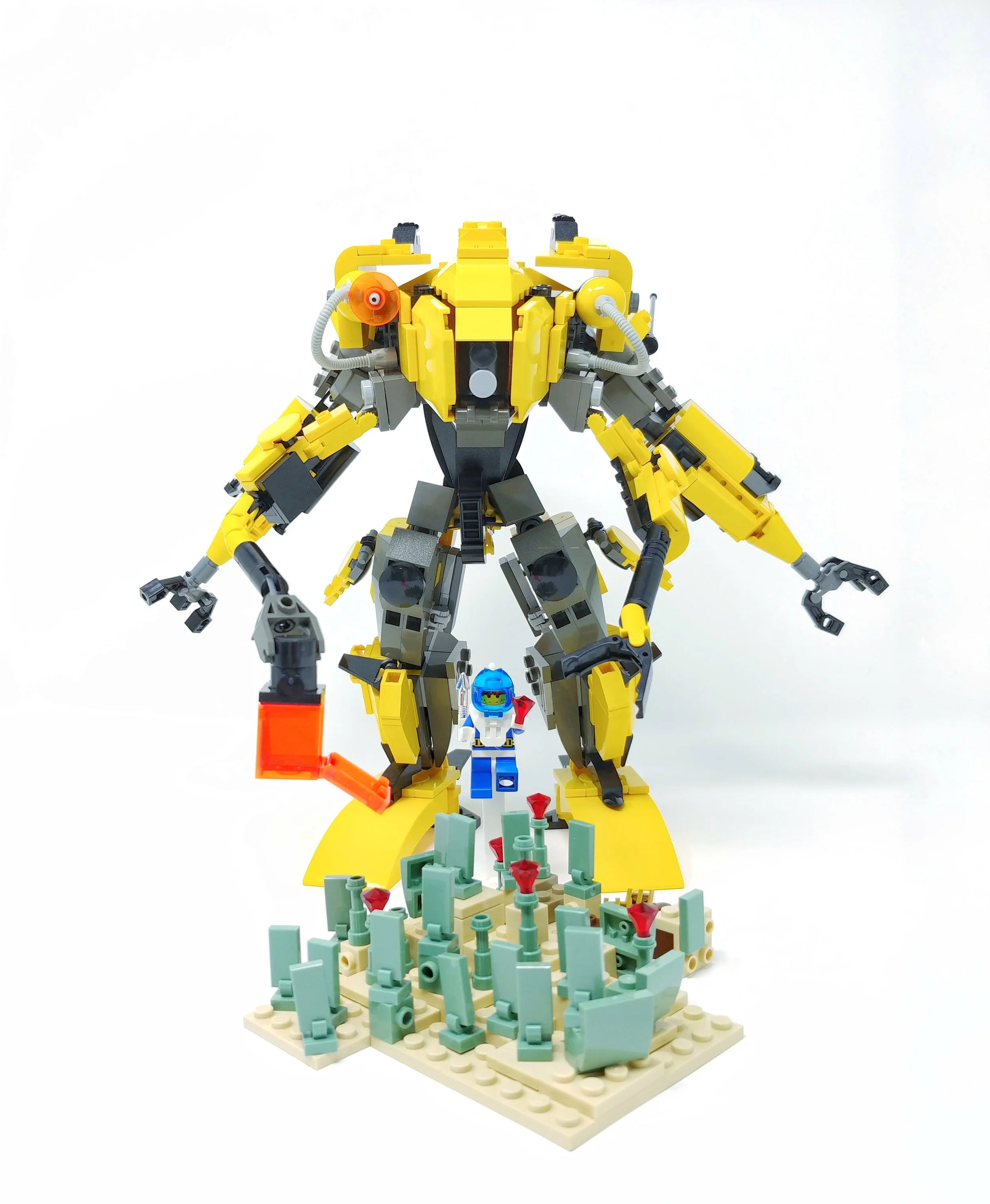 I used parts from 4404 Land Busters and the skeleton of the Phasma Hero figure.