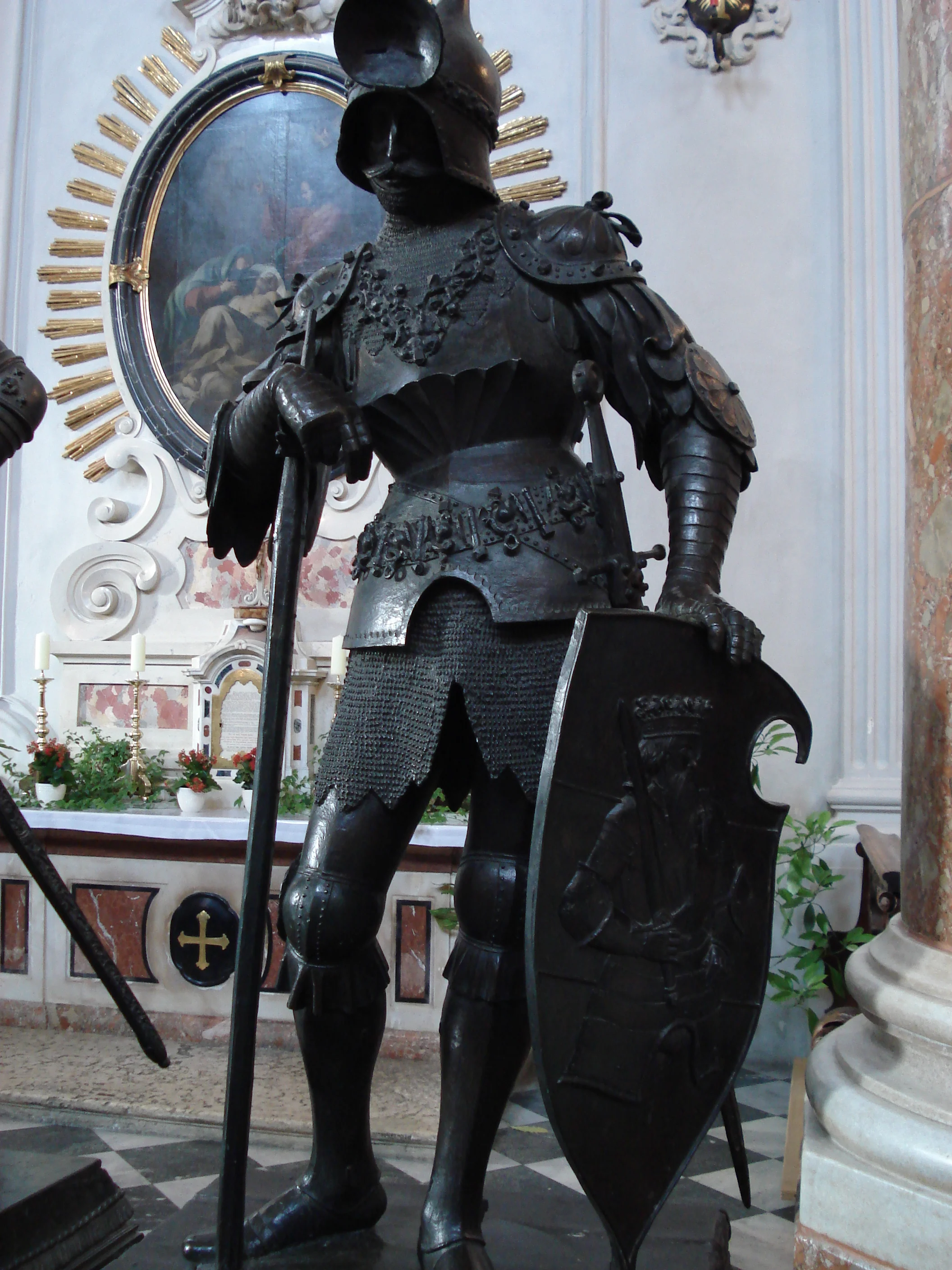 Statue in the Hofkirche