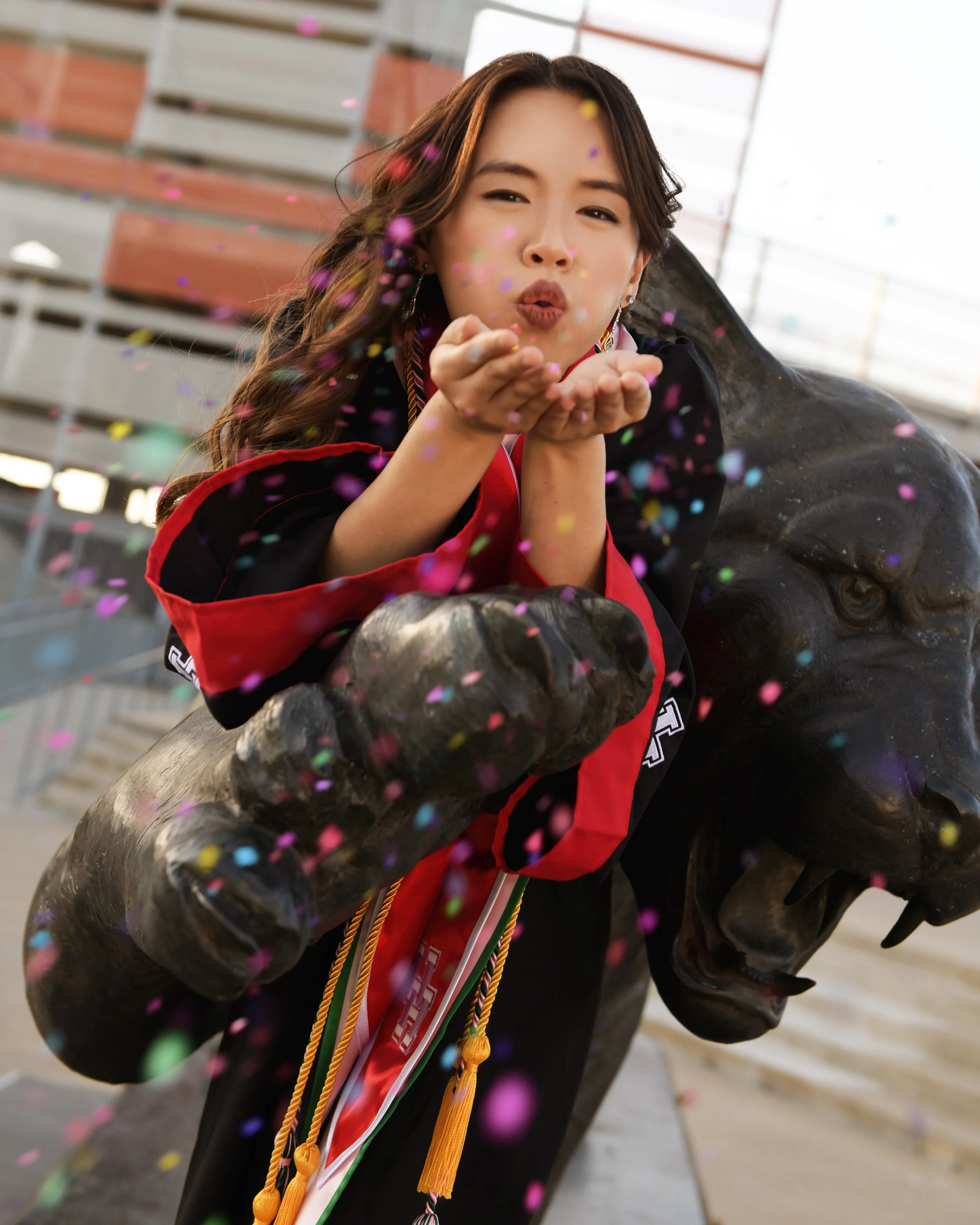 Caitlin UH Grad _002.JPG