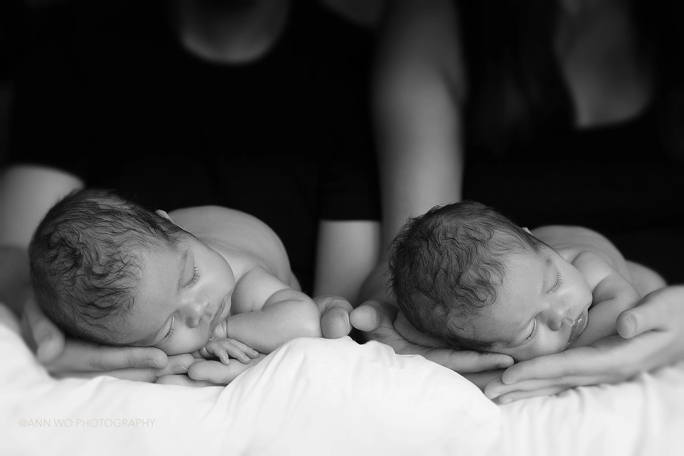 london-newborn-photography-with-twins06.jpg