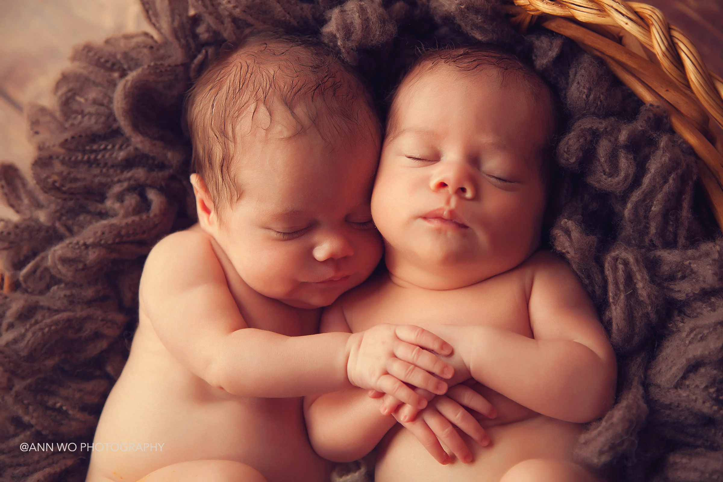 london-newborn-photography-with-twins08.jpg