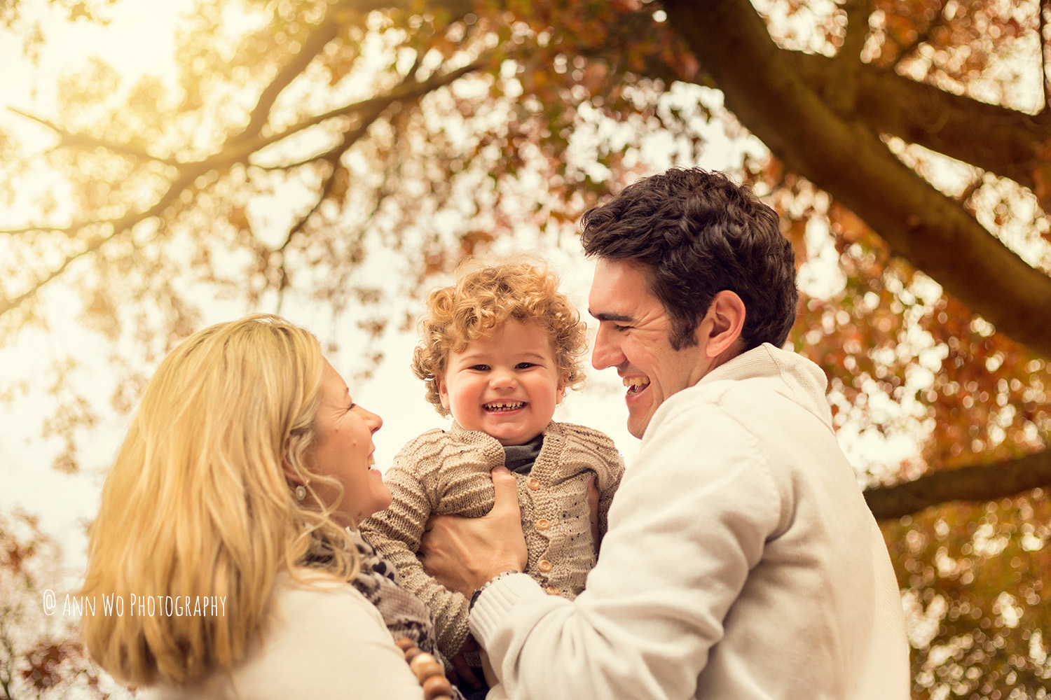 windsor family photographer ann wo - outdoor lifestyle photo session with toddler