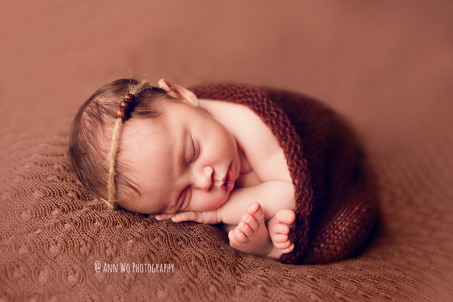 brown knit fabric backdrop for newborn photographers by ann wo london uk