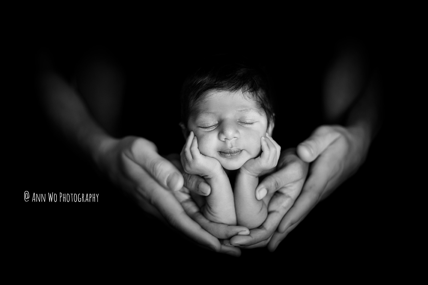 newborn baby in parents' hands by Ann Wo Photography
