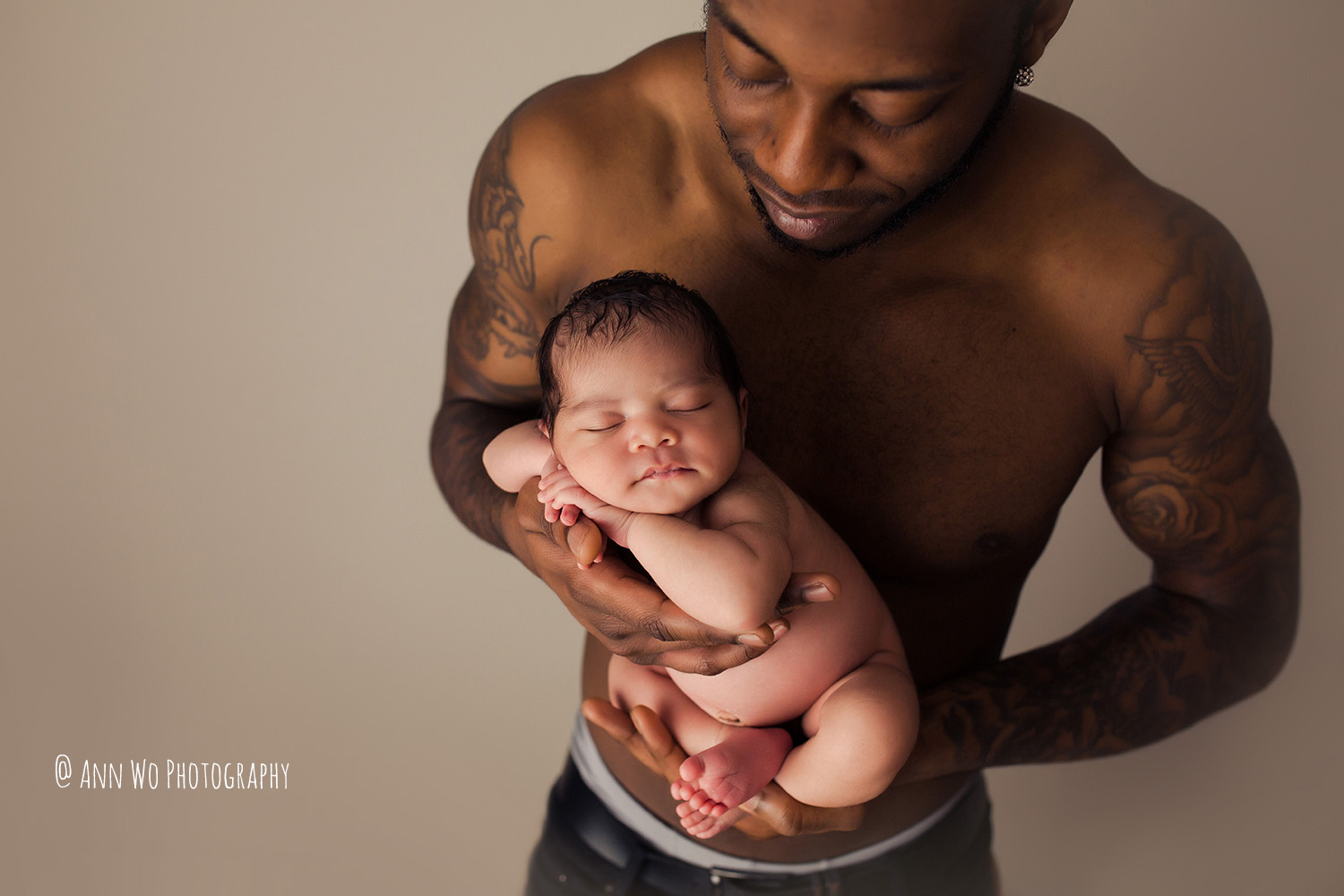 newborn photography skin-to-skin dad and baby ann wo london uk