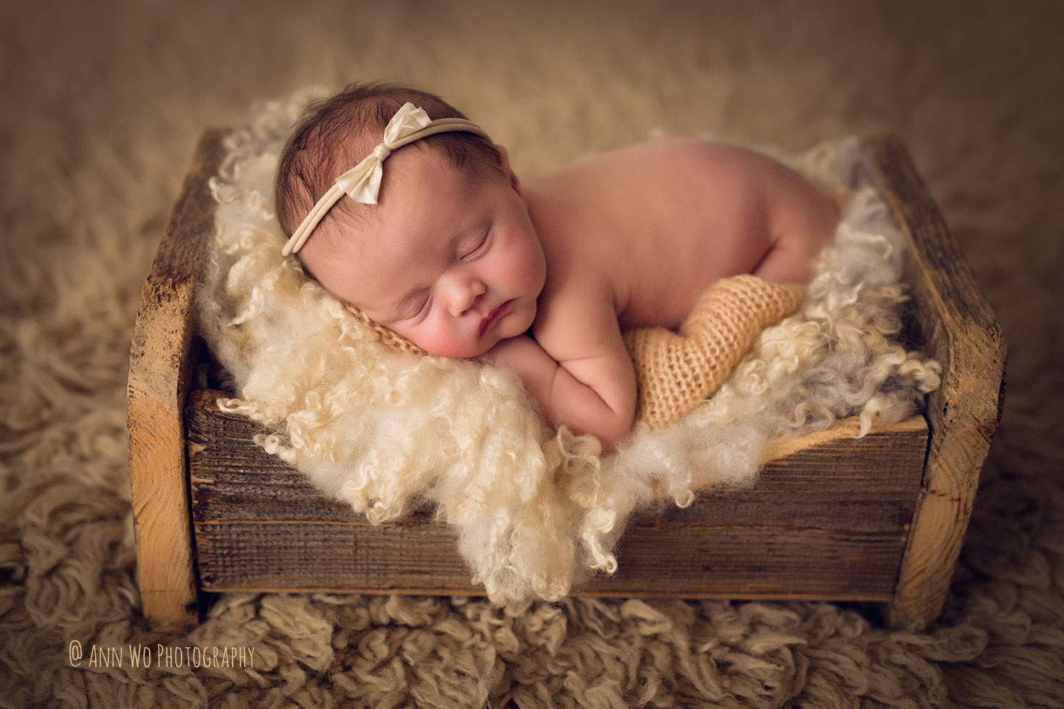 annwo-newborn-photography-wooden-bed-wool-london-1.jpg