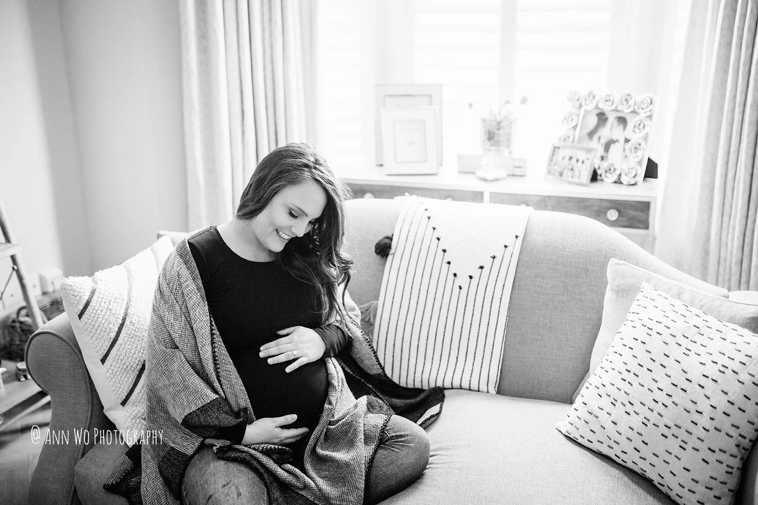 beautiful-maternity-lifestyle-photo-session-at-home-in-London-by-Ann-Wo-36.jpg