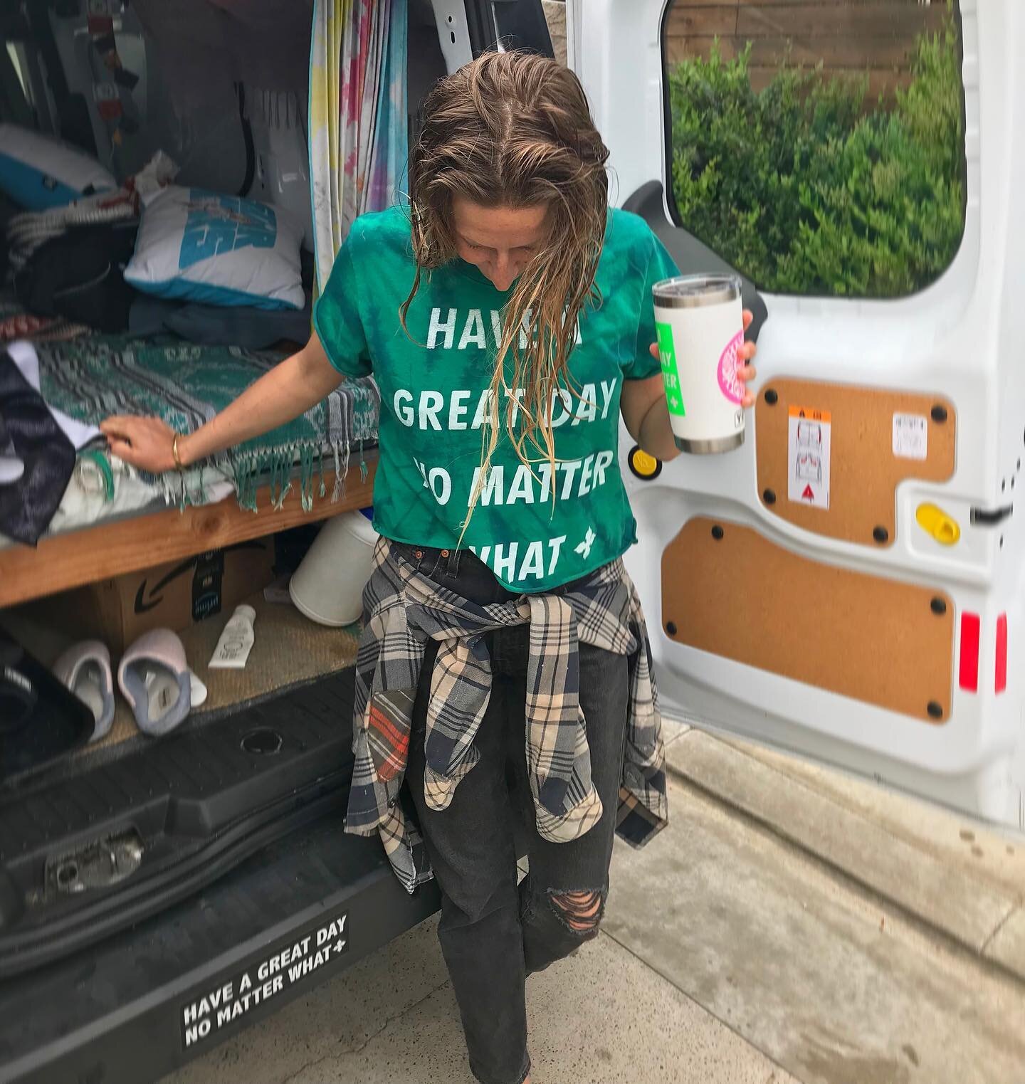 Starting the week our right&hellip;.

Quick surf + Fresh No Matter What Tee = A Great Day 💚

#themindseyeway #handmadewithlove #tiedye #tee #mantra #greatday #vanlife #surf #haveagreatdaynomatterwhat