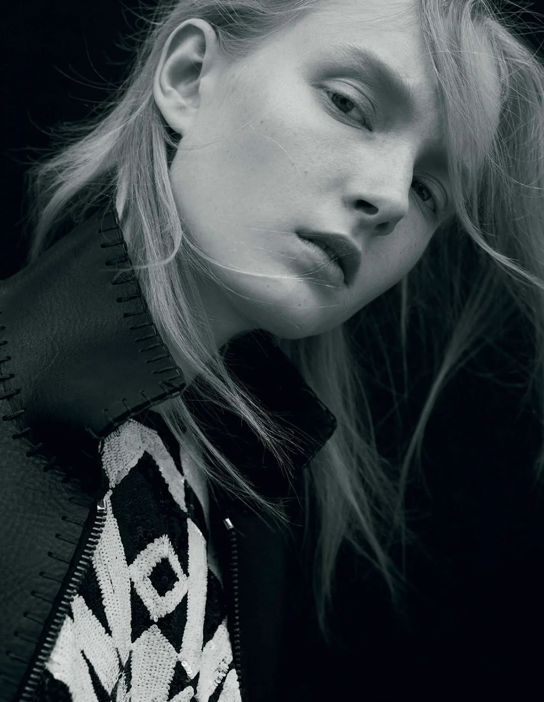 maja-salamon-by-dusan-reljin-for-harper_s-bazaar-japan-october-2015-9.jpg