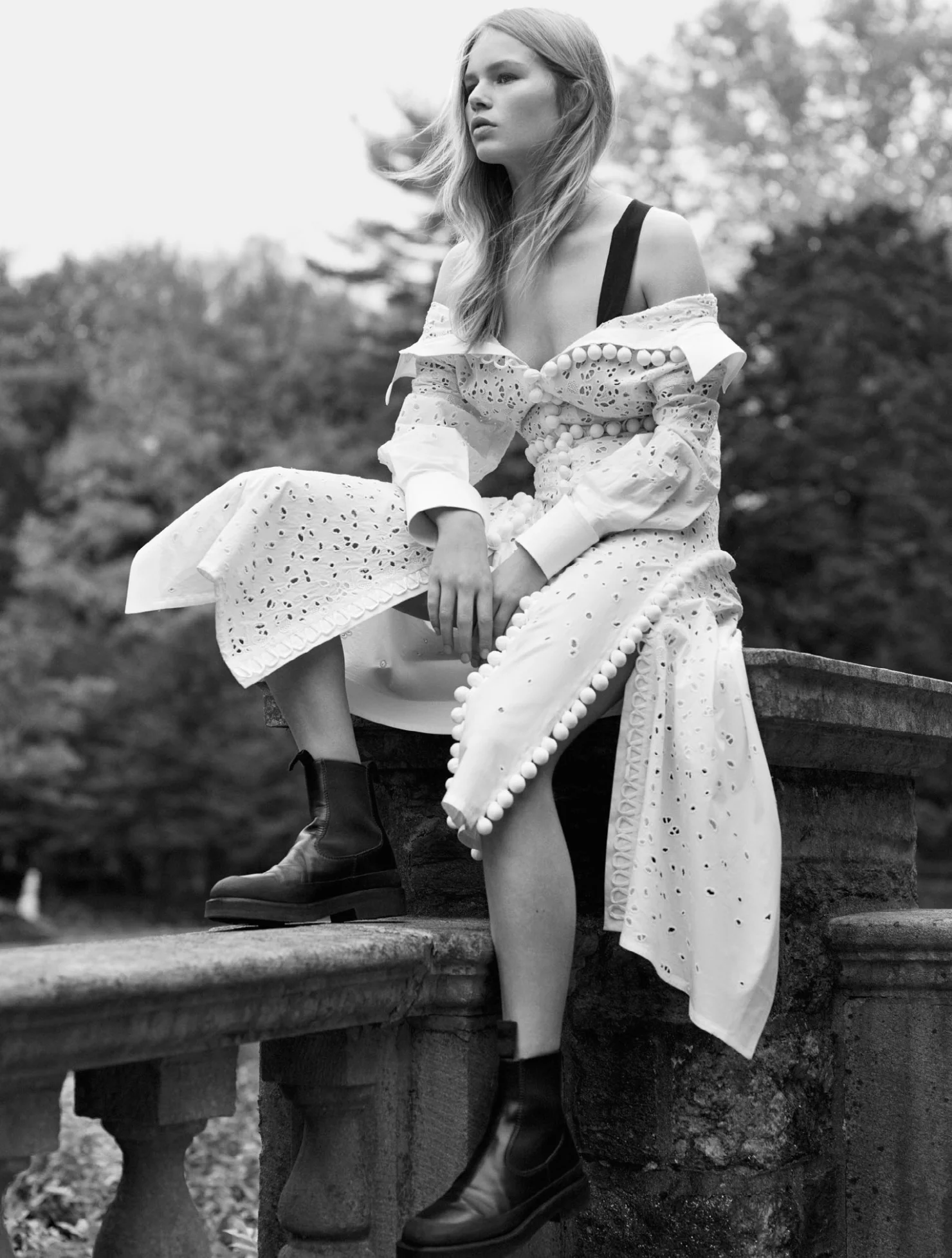 anna-ewers-by-karim-sadli-for-vogue-us-february-2016-5.jpg