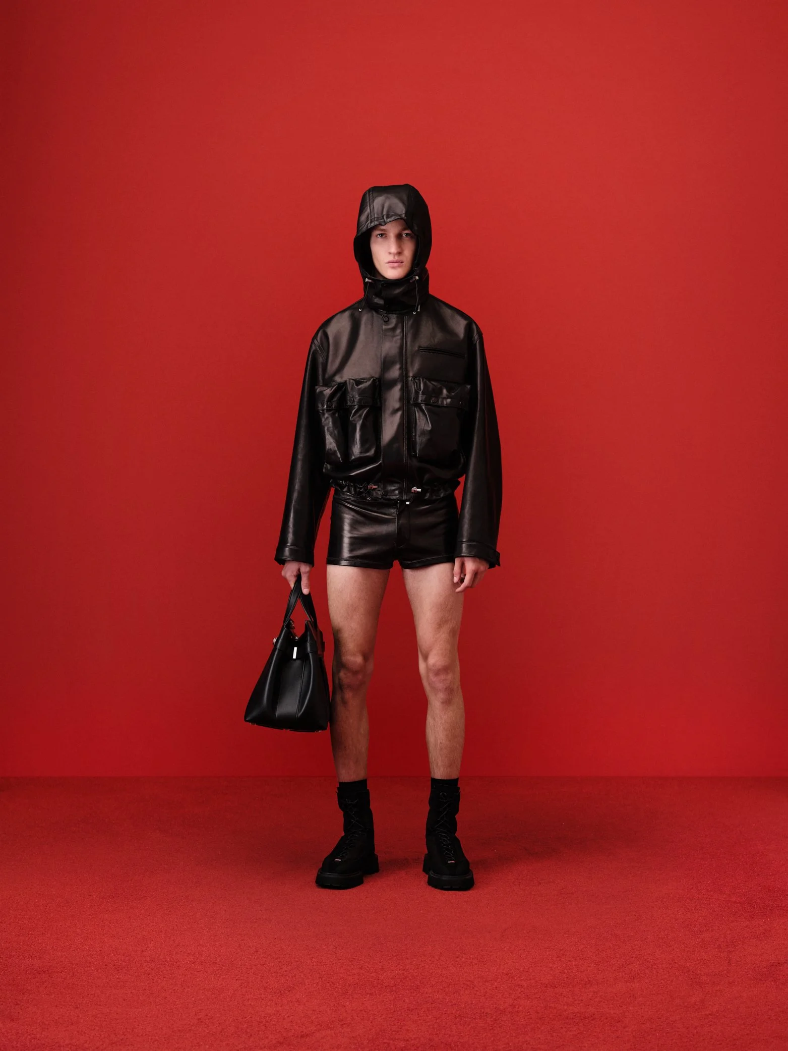 LOOK05_ferragamo_230922_34_0742_V04_sRGB_300DPI_2084px.jpg