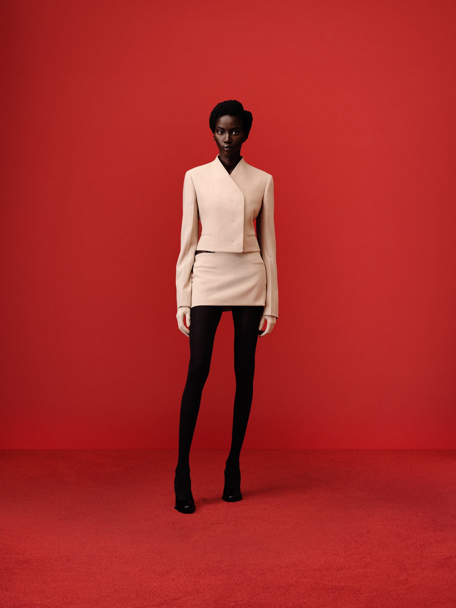 LOOK03_ferragamo_230922_35_0756_V04_sRGB_300DPI_2084px.jpg