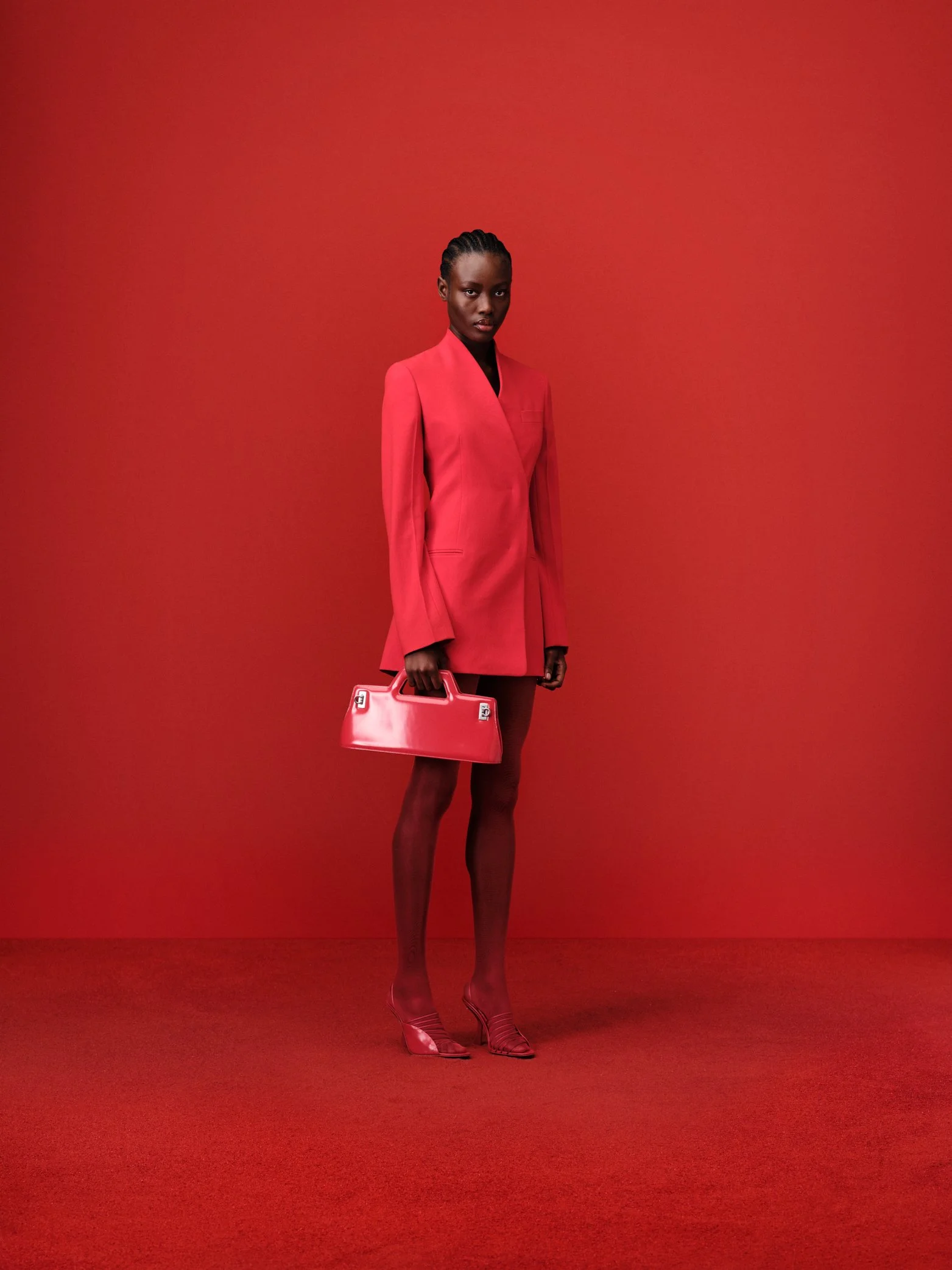 LOOK25_ferragamo_230922_47_0948_V04_sRGB_300DPI_2084px.jpg