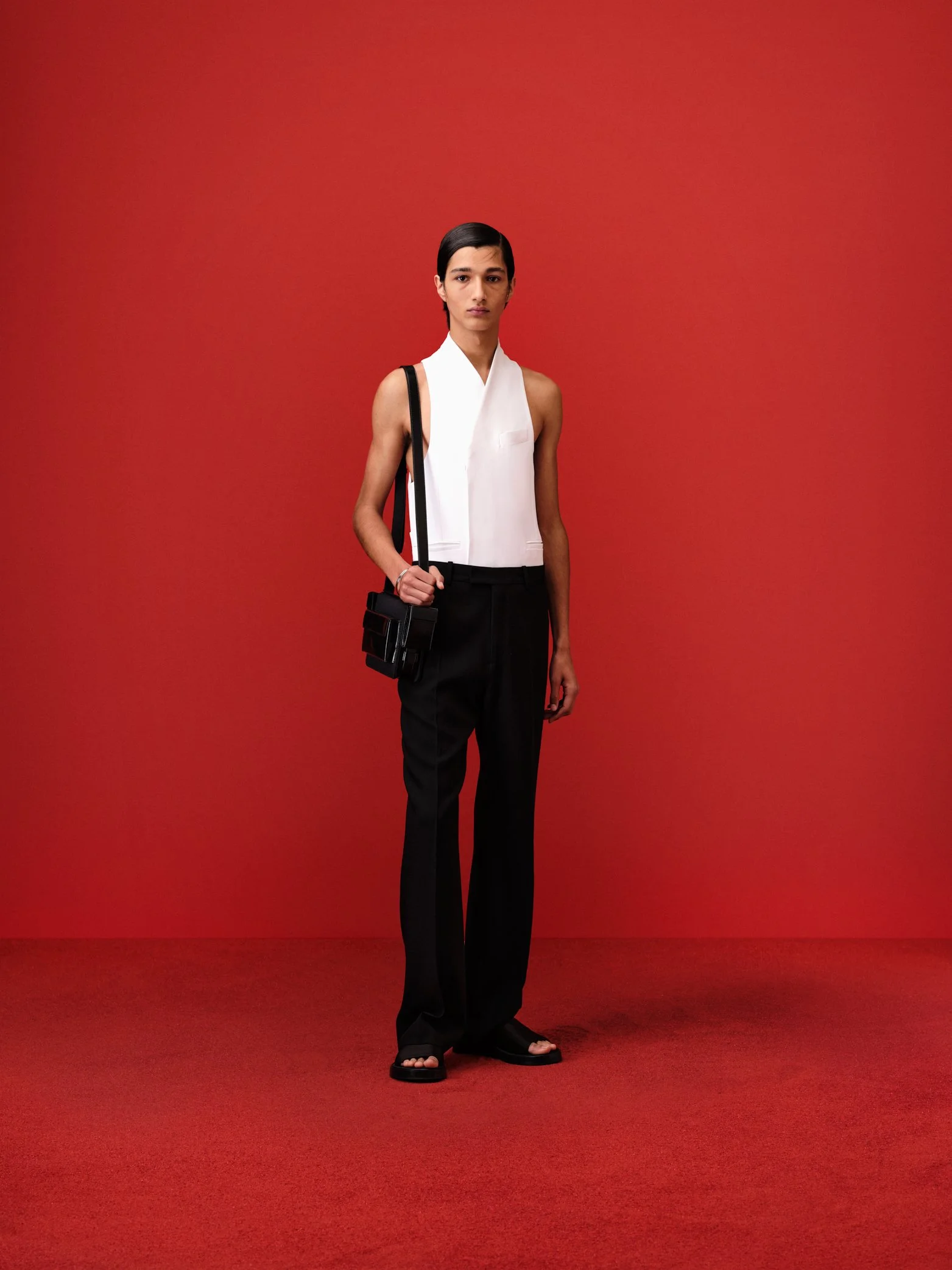 LOOK53_ferragamo_230922_24_0581_V04_sRGB_300DPI_2084px.jpg