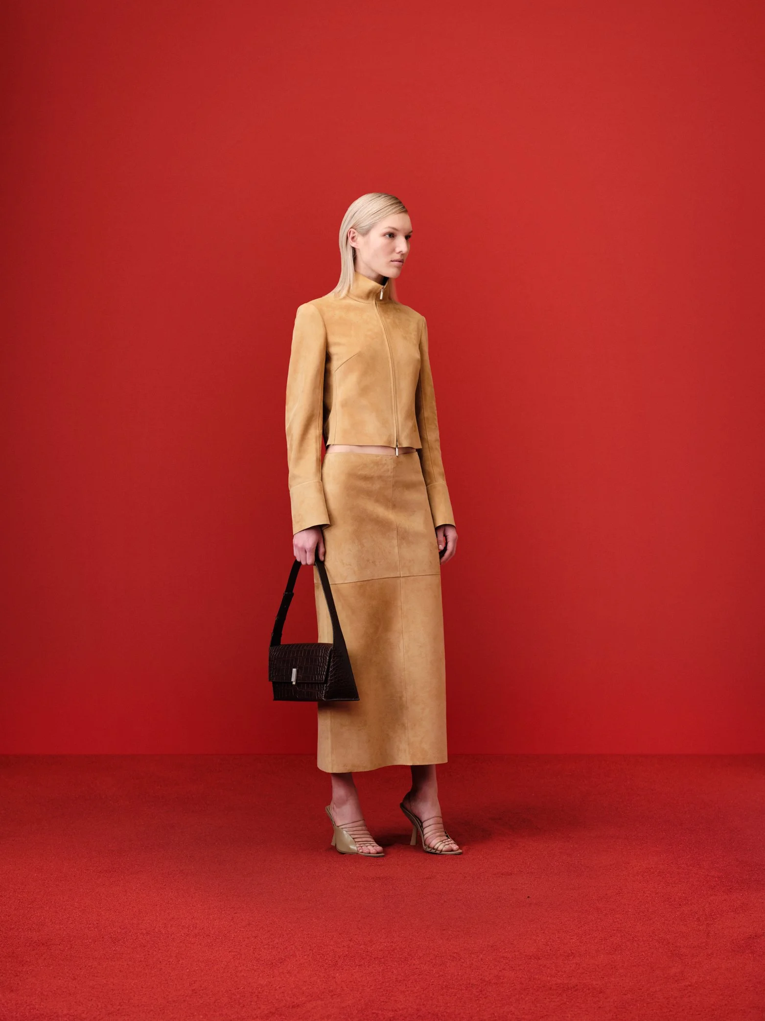 LOOK21_ferragamo_230922_22_0544_V04_sRGB_300DPI_2084px.jpg