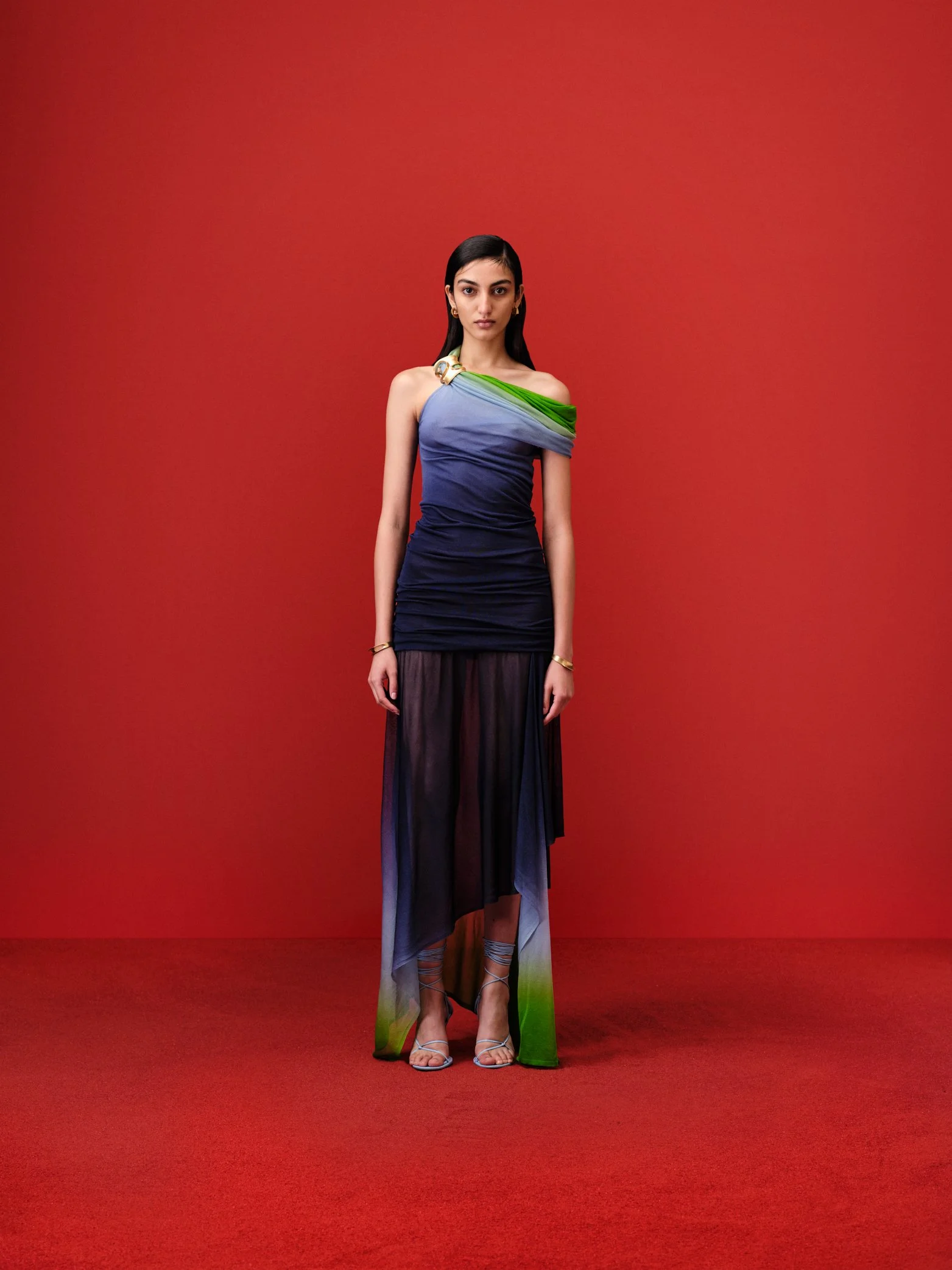 LOOK18_ferragamo_230922_18_0466_V04_sRGB_300DPI_2084px.jpg