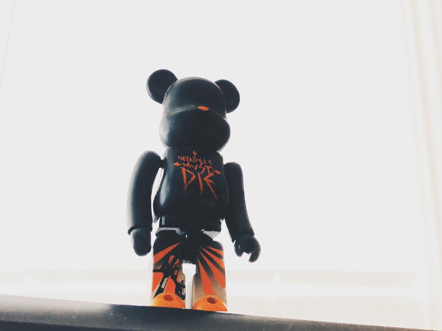 No Tourist 🐜🐜🐜 .
. . . . . #synthesizer #electronicmusic #alternative #indiemusic #90s #90srave #championsoflondon #keef #cyberpunk #theprodigy #bigbeat #kubrick #bearbrick #kaws #hypebeast #black #design #minimal #matteblack #allblackeverything #