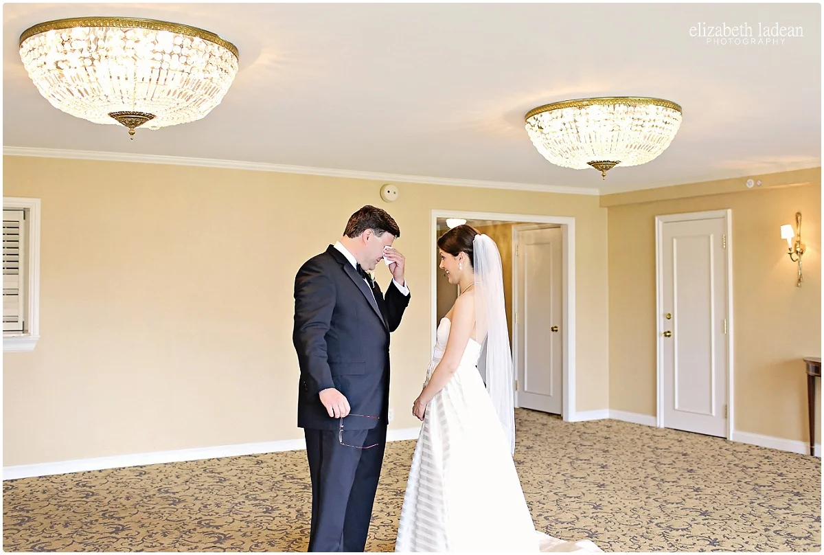 WeddingDayFirstLook_ElizabethLadeanPhotography_First_Look-_5397.jpg