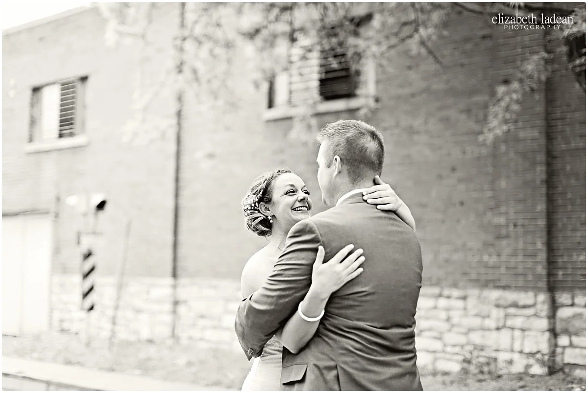 WeddingDayFirstLook_ElizabethLadeanPhotography_First_Look-_5398.jpg