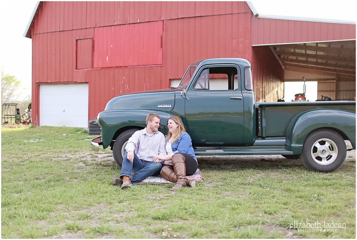 KansasCityEngagementPhotographer_ElizabethLadeanPhotography_M+S416-_5475.jpg