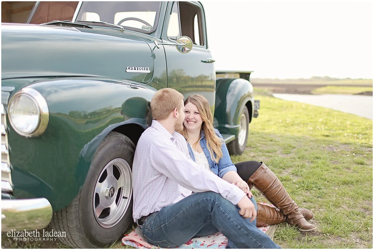 KansasCityEngagementPhotographer_ElizabethLadeanPhotography_M+S416-_5476.jpg