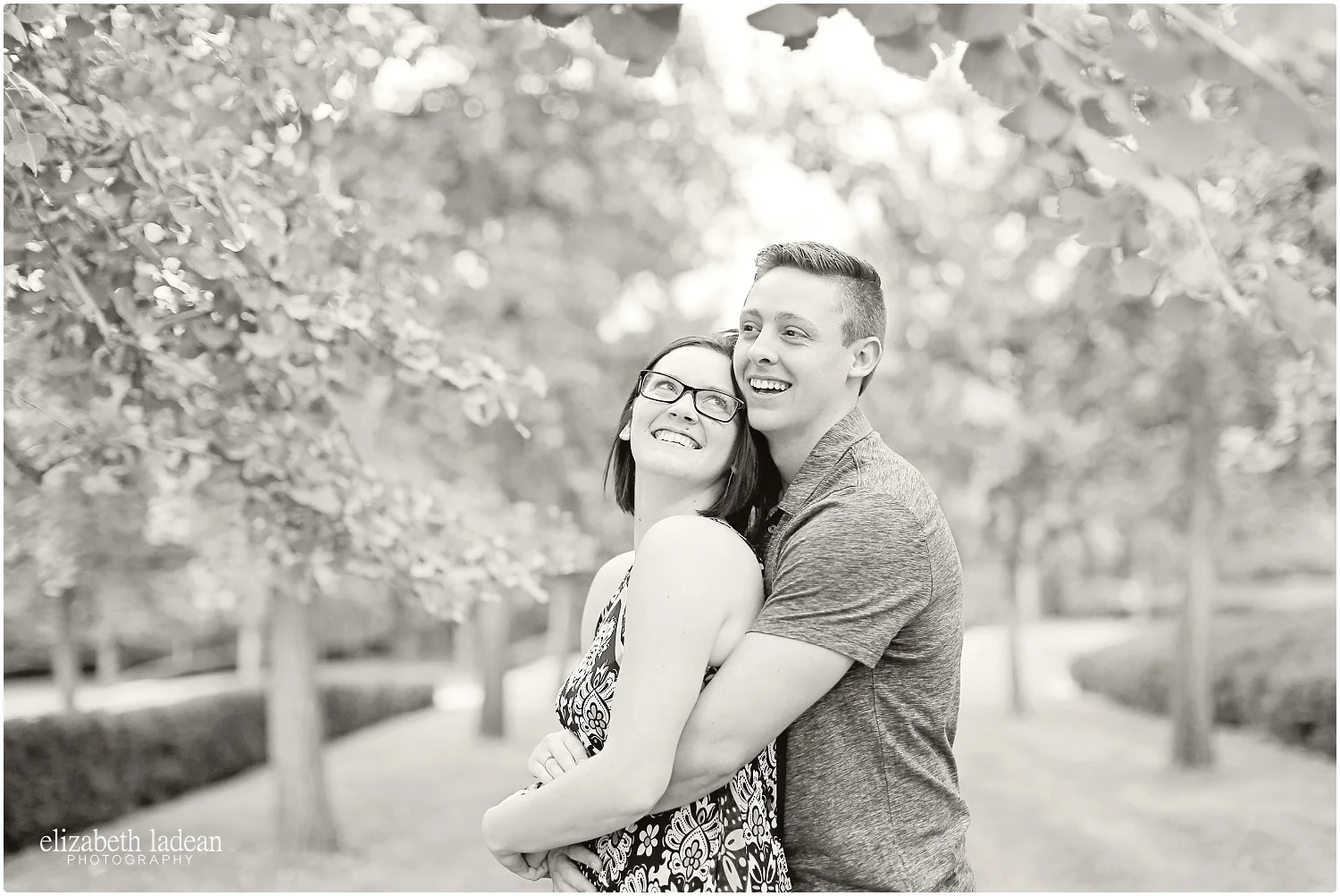 Nelson-Atkins-Engagement-Session-KC-Photographer-A+M-August-ElizabethLadeanPhotography-photo_6365.jpg
