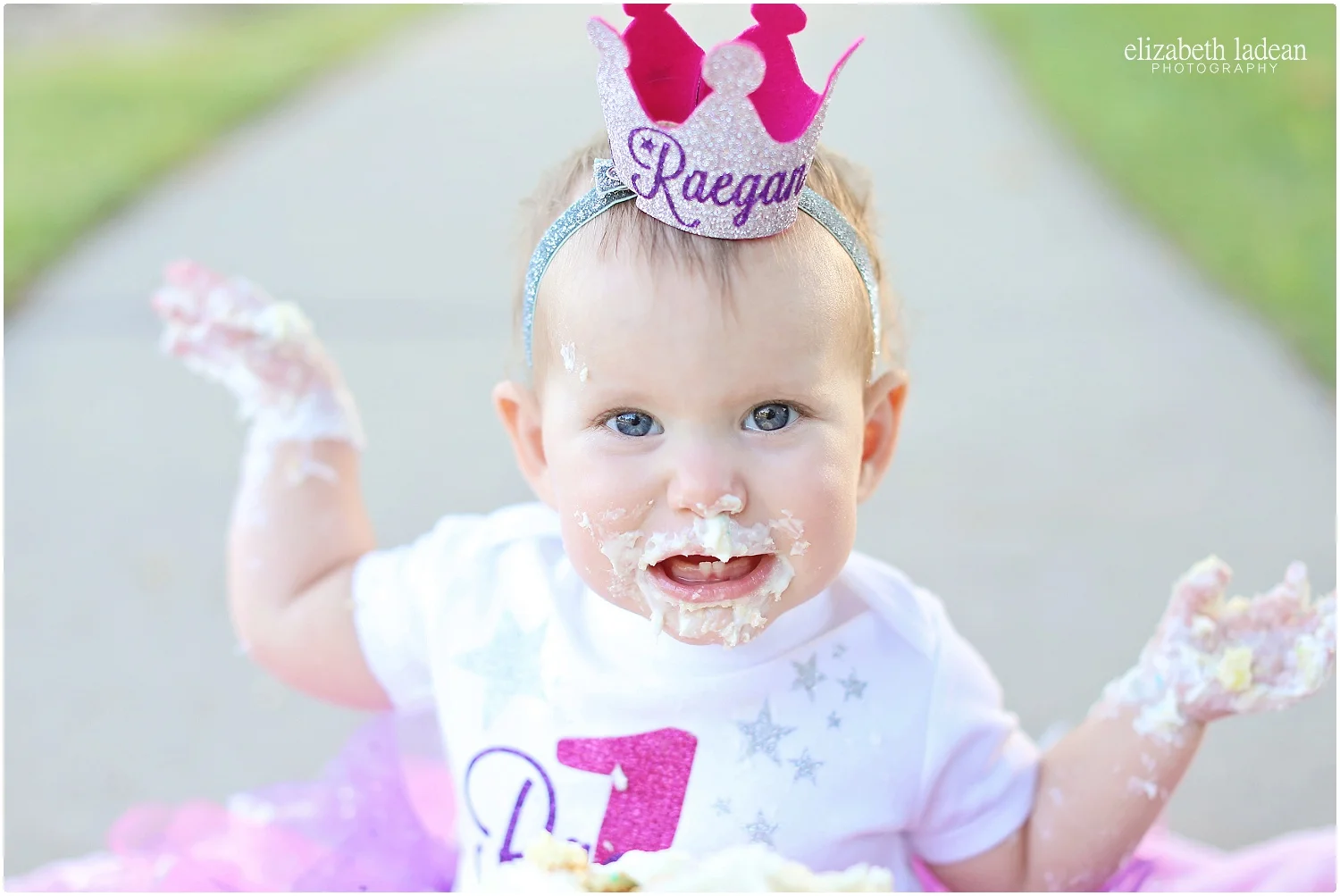Briarcliff-Park-KC-Cake-Smash-KC-Photographer-ElizabethLadeanPhotography-photo_6394.jpg
