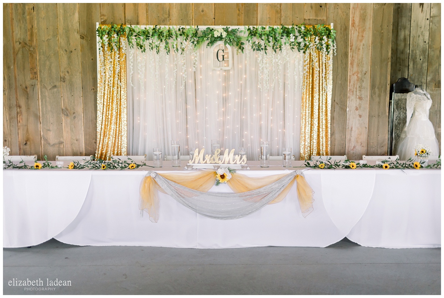  Barn style wedding head table setup and decoration 