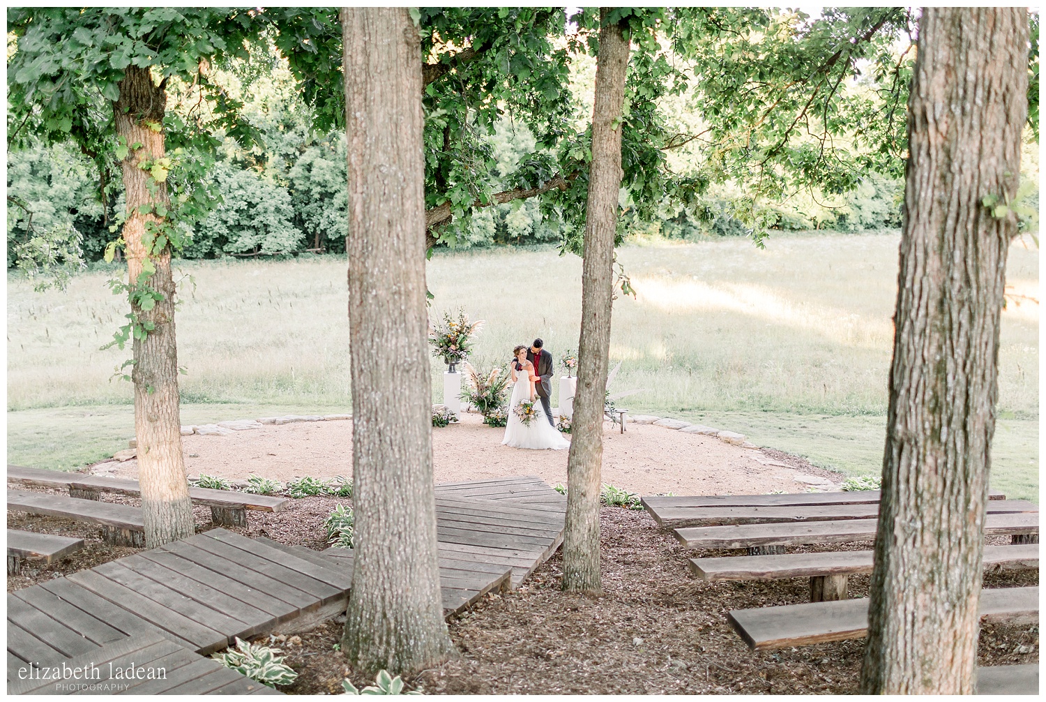 Modern-Woodland-Style-Wedding-Barn-at-Riverbend-June2018-elizabeth-ladean-photography-photo-_9202.jpg