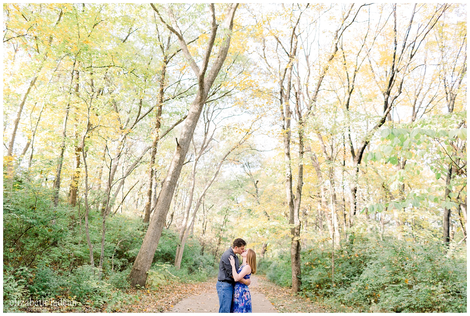 Northland-KC-Fall-Engagement-Photos-with-dog-A+B-2018-elizabeth-ladean-photography-photo_1479.jpg