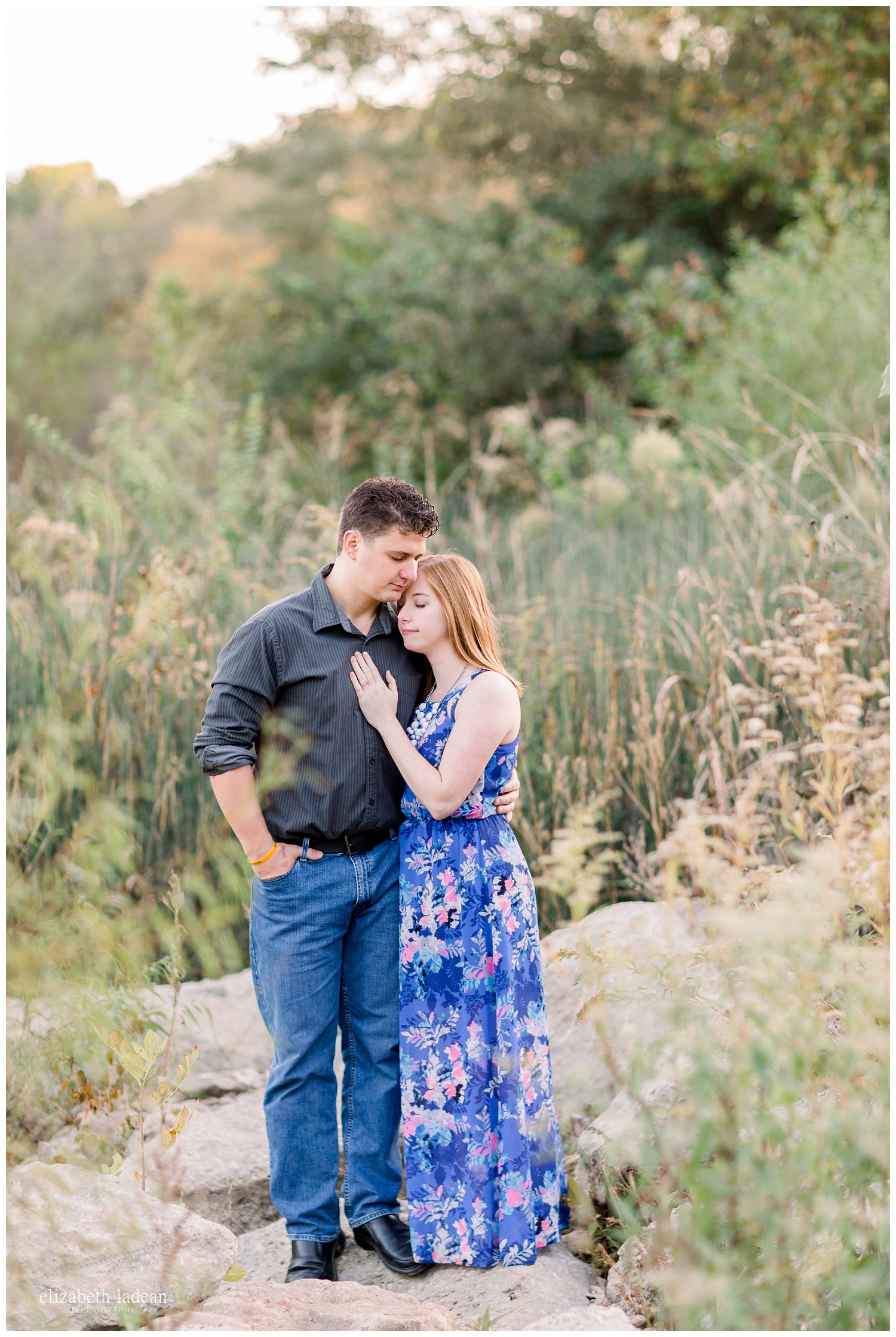 Northland-KC-Fall-Engagement-Photos-with-dog-A+B-2018-elizabeth-ladean-photography-photo_1501.jpg