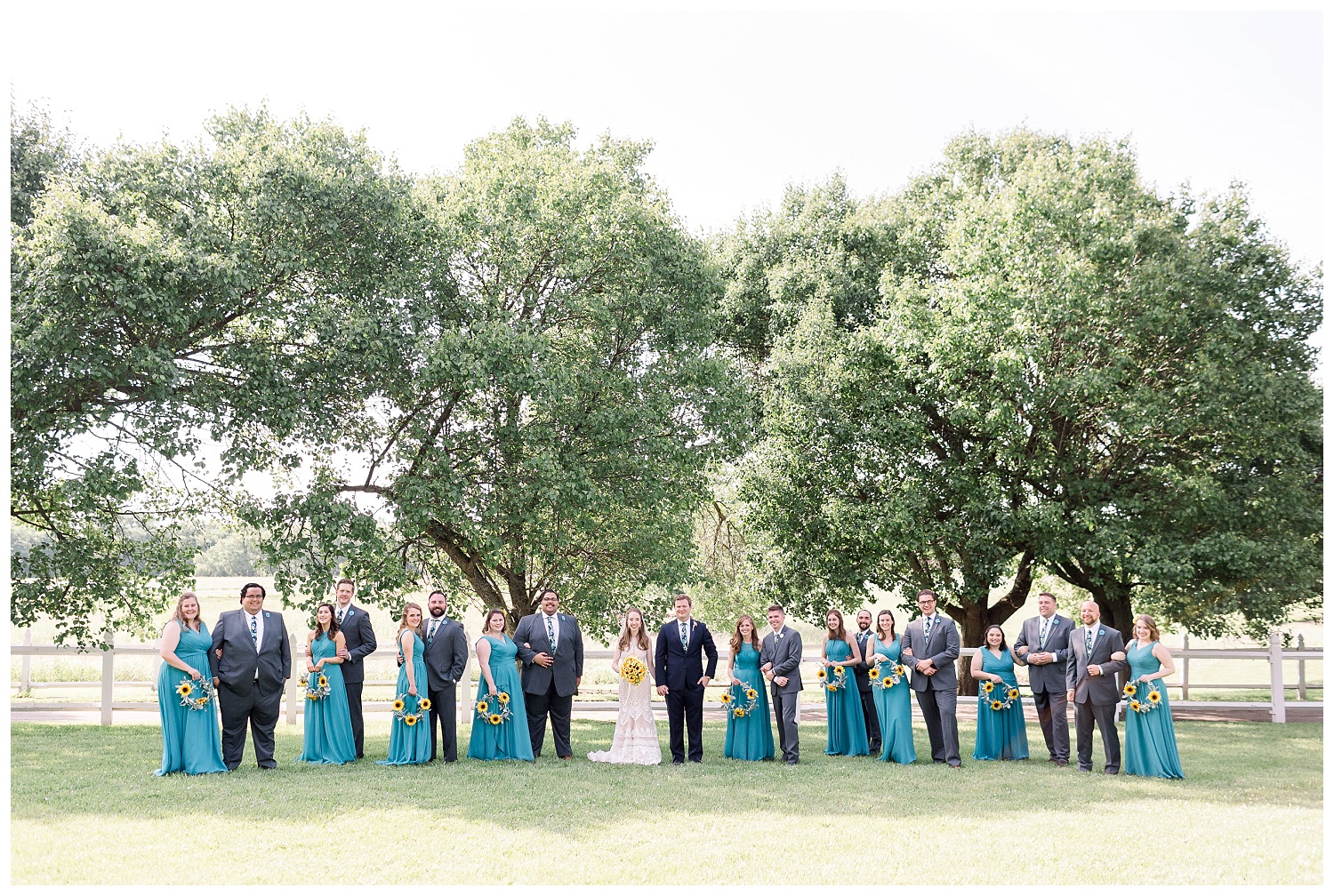 Big bridal party wedding photography