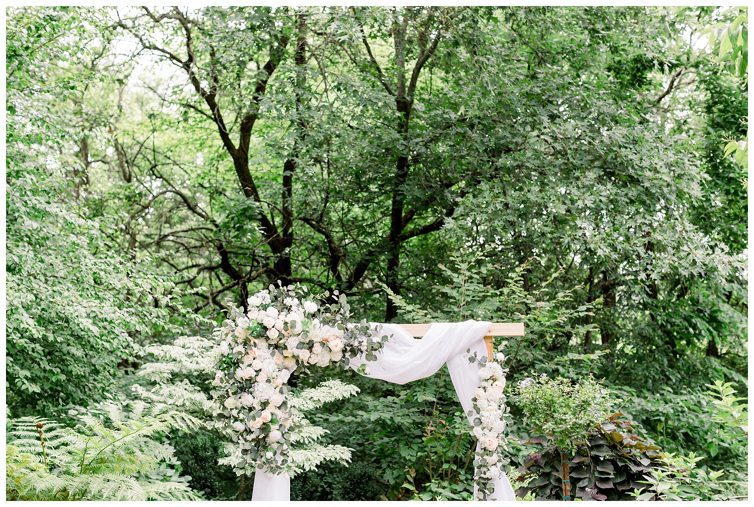 Midwest-Elopement-Photographer-Overland-Park-Arboretum-K+D0627-Elizabeth-Ladean-Photography_photo-_8816.jpg