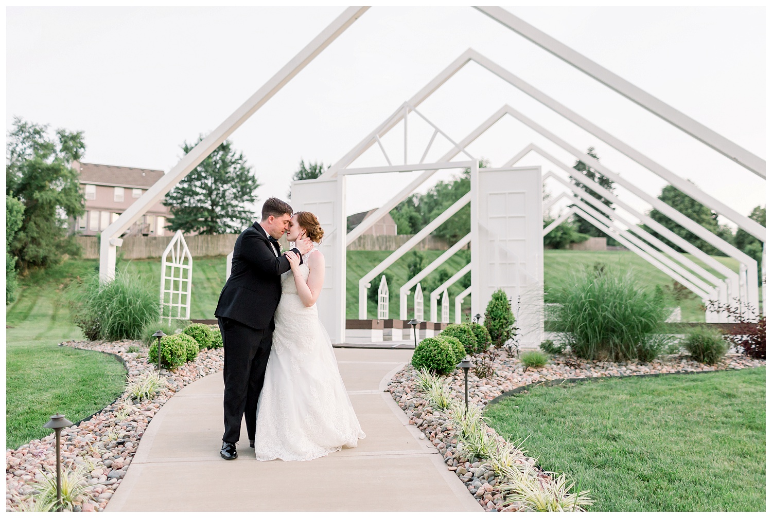 Pavilion-Event-Space-KC-Wedding-Photography-E+E-0628-Elizabeth-Ladean-Photography_photo-_8908.jpg
