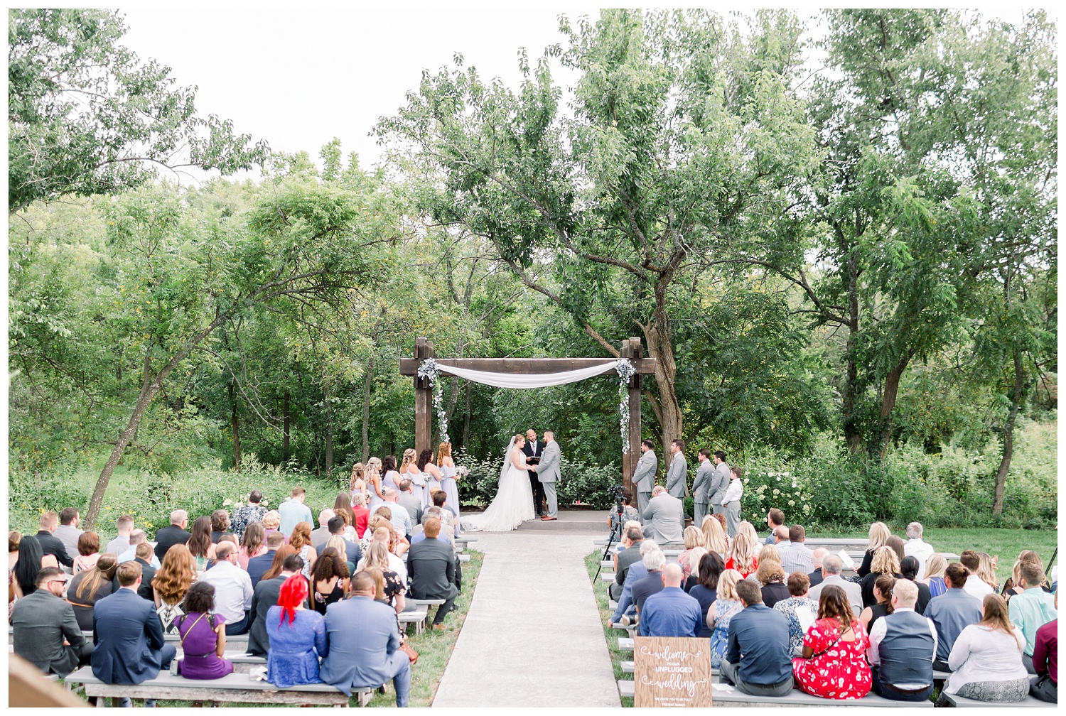 outdoor wedding photos Kansas City Missouri