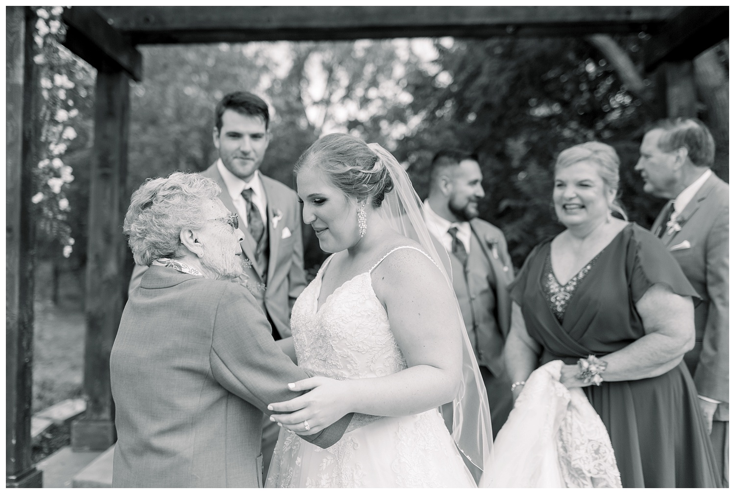 The-Bowery-Outdoor-Wedding-Kansas-A+D-0831-Elizabeth-Ladean-Photography_photo-_9994.jpg